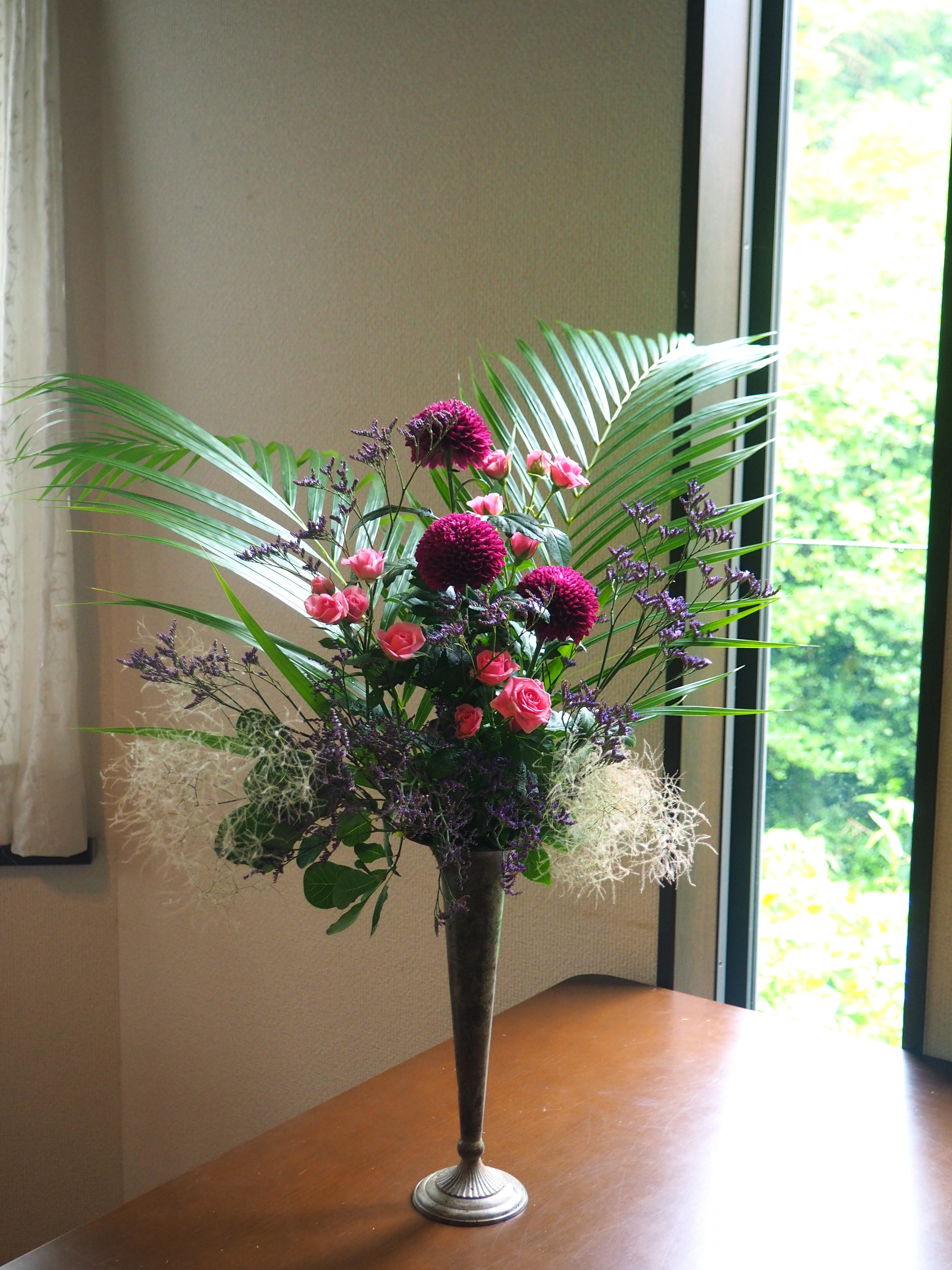 高貴な花 ボルドーピンポンマム 7月 お花の教室 プチフルール 北鎌倉 花オルテンシア Note