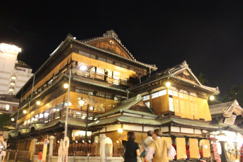 道後温泉本館…！雰囲気がとっても素敵