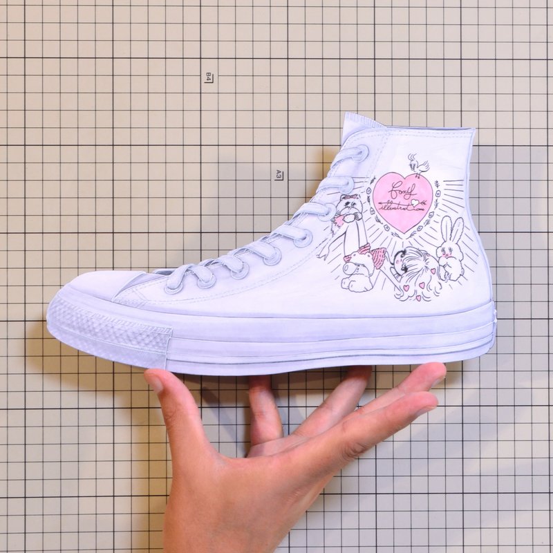 Shoes：01601 “White atelier BY CONVERSE” Artist collaboration design “foxy illustrations”