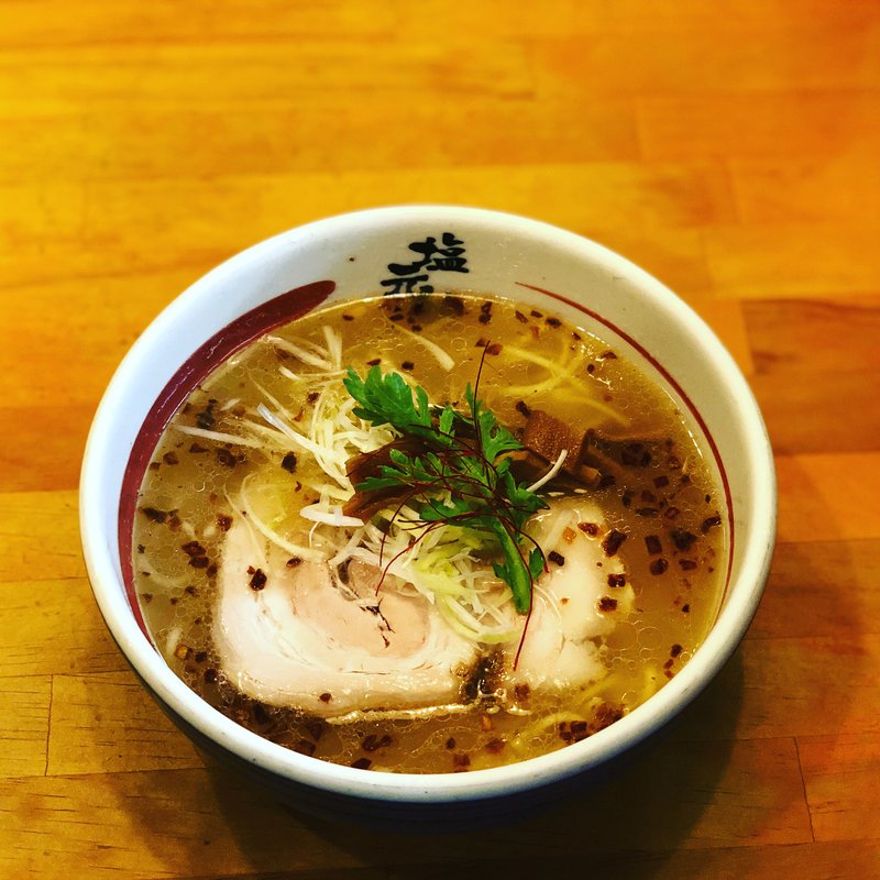 私は冷麺より熱いラーメンが食べたくなります。