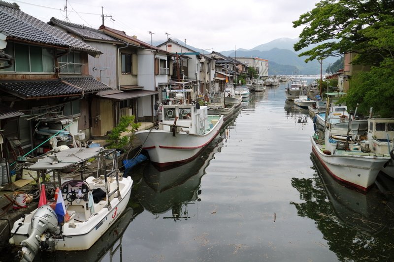 吉原地区は家の後ろに船が並んでます。誰が言ったか知りませんが、日本のベネチアと呼ばれているそうです。