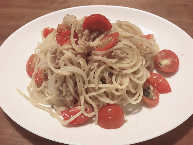 奥さんの実家からミニトマトをいただいたので、ツナトマトパスタを作りました。夏野菜って美味しいですよね！