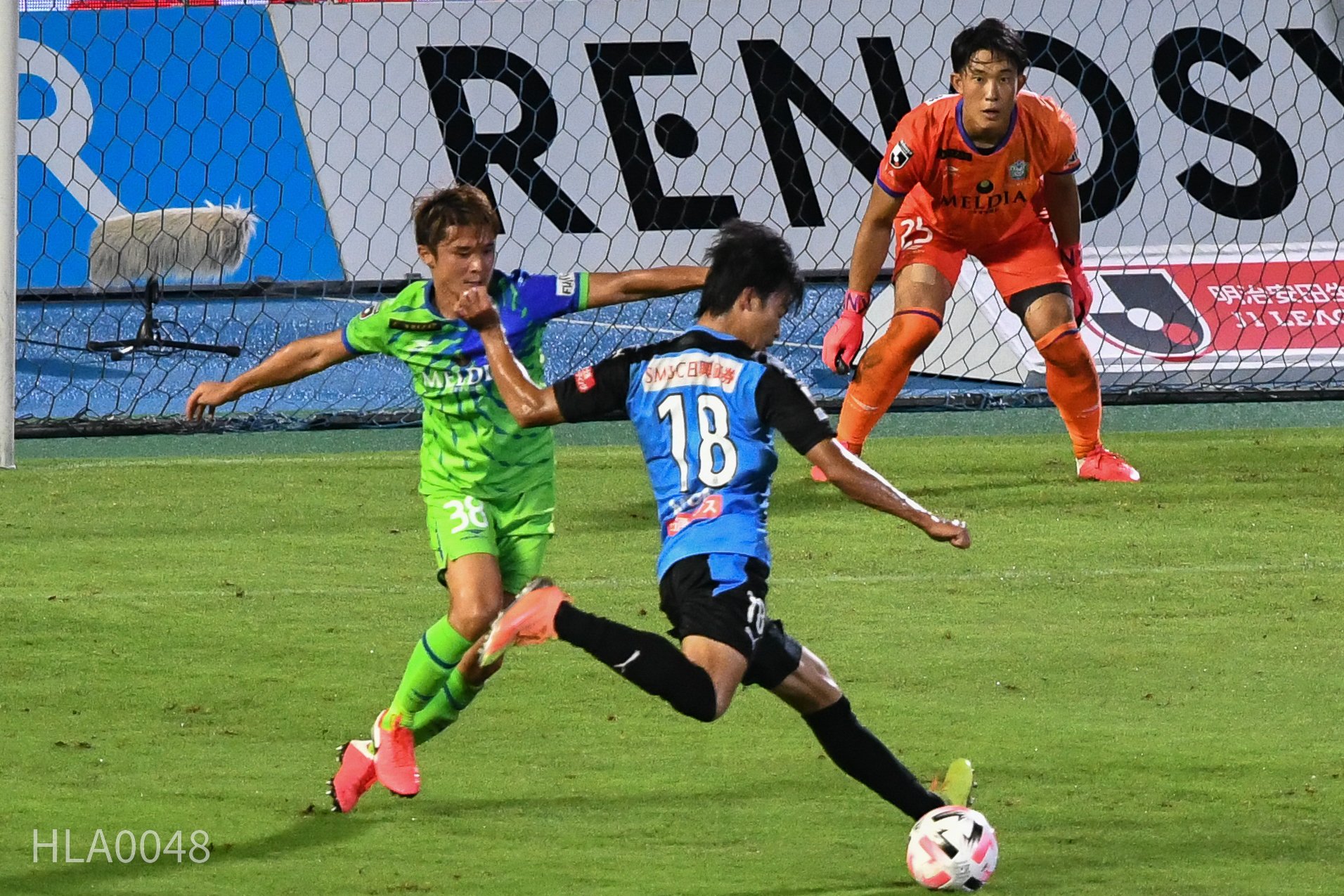 サッカー連続写真 三笘薫のドリブルシュート 7月26日フロンターレ対ベルマーレ Hla0048 Note サッカー連続写真 三笘薫のドリブルシュート 7月26日フロンターレ対ベルマーレ Hla0048 Note