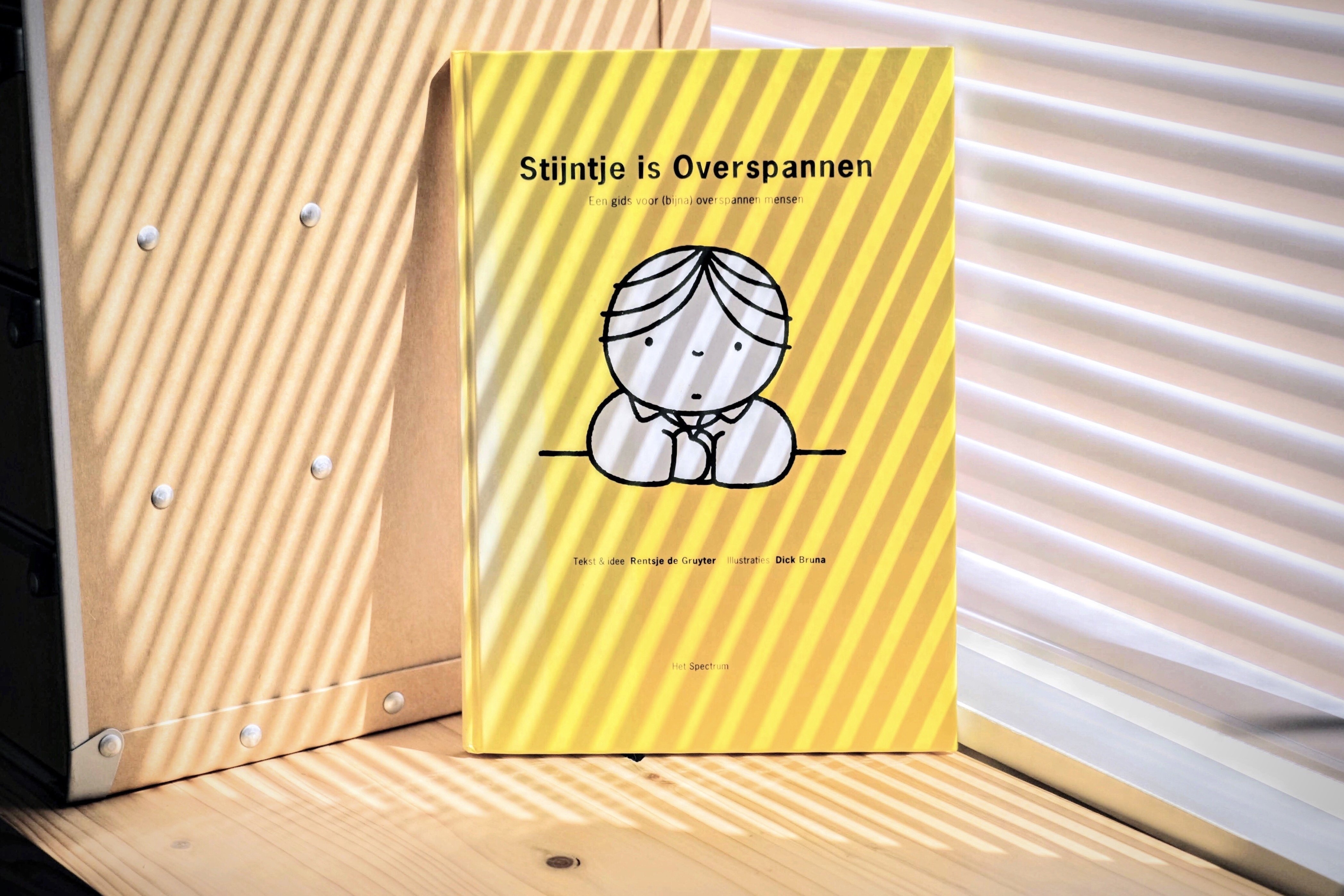 本業のヴィンテージペーパーショップより ディックブルーナ 表紙と中のイラストを担当したオランダ 語の本 Do You Like A Furukami Note
