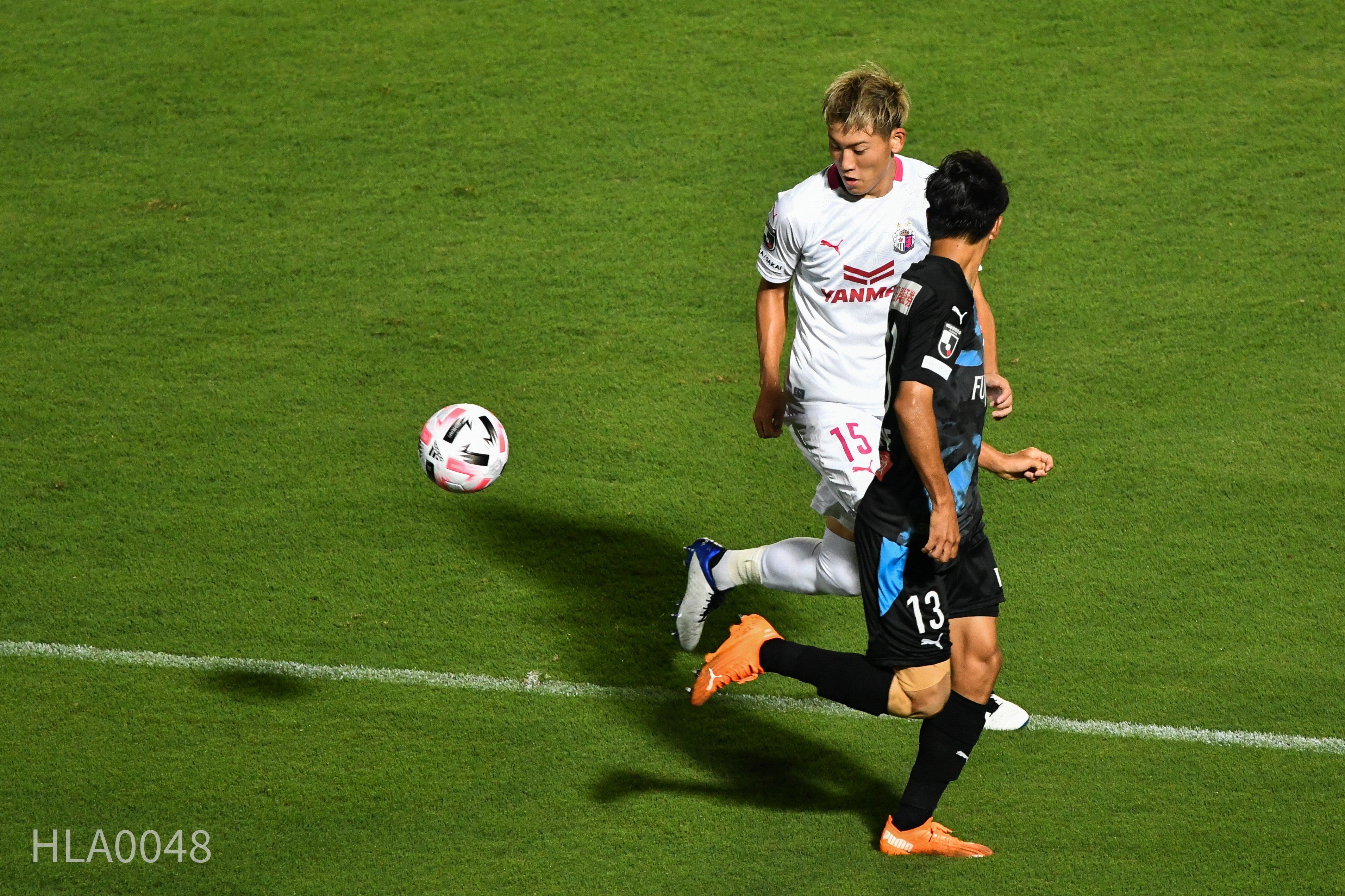 サッカー連続写真 左サイドの攻防 8月19日フロンターレ対セレッソ戦 Hla0048 Note