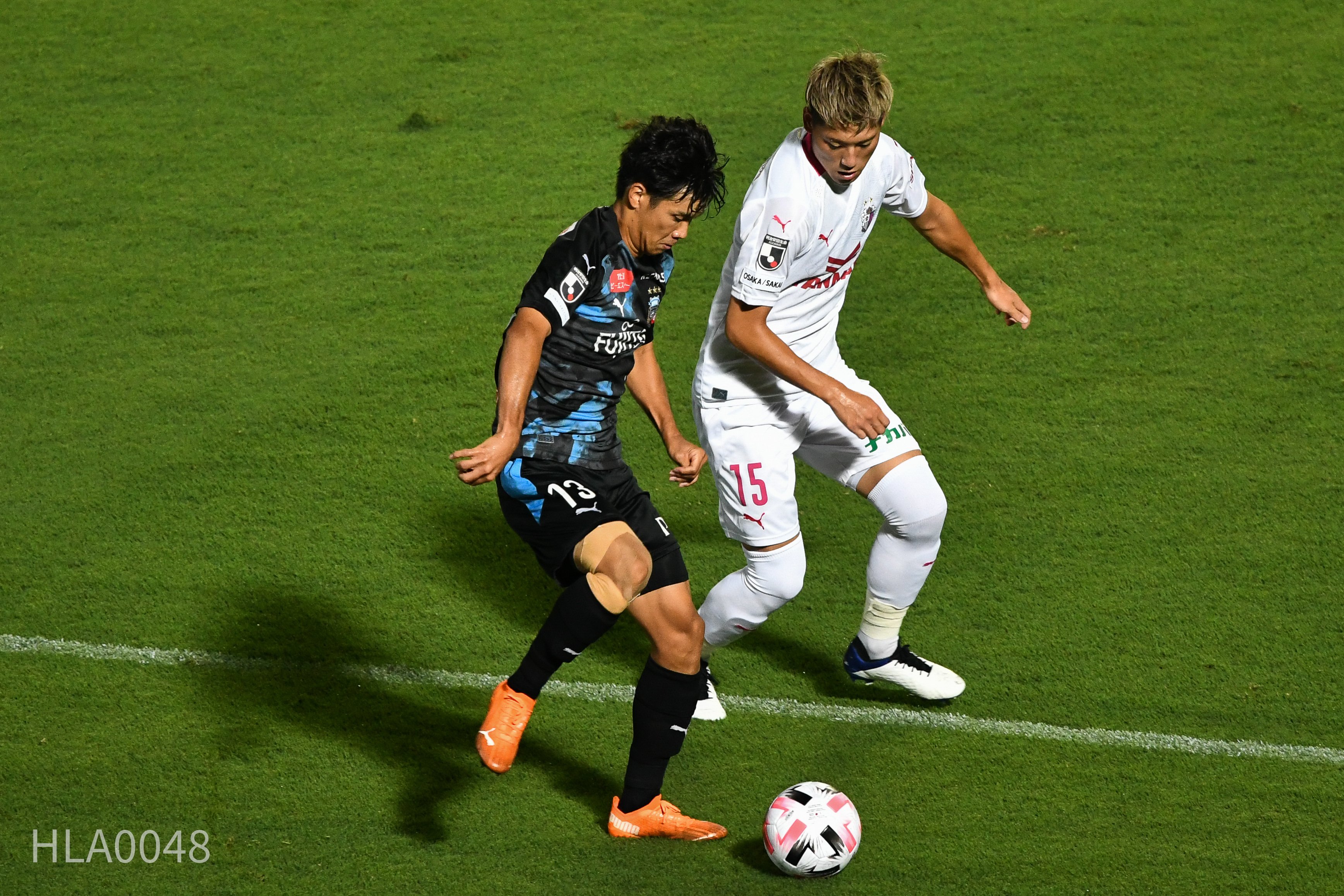 サッカー連続写真 左サイドの攻防 8月19日フロンターレ対セレッソ戦 Hla0048 Note