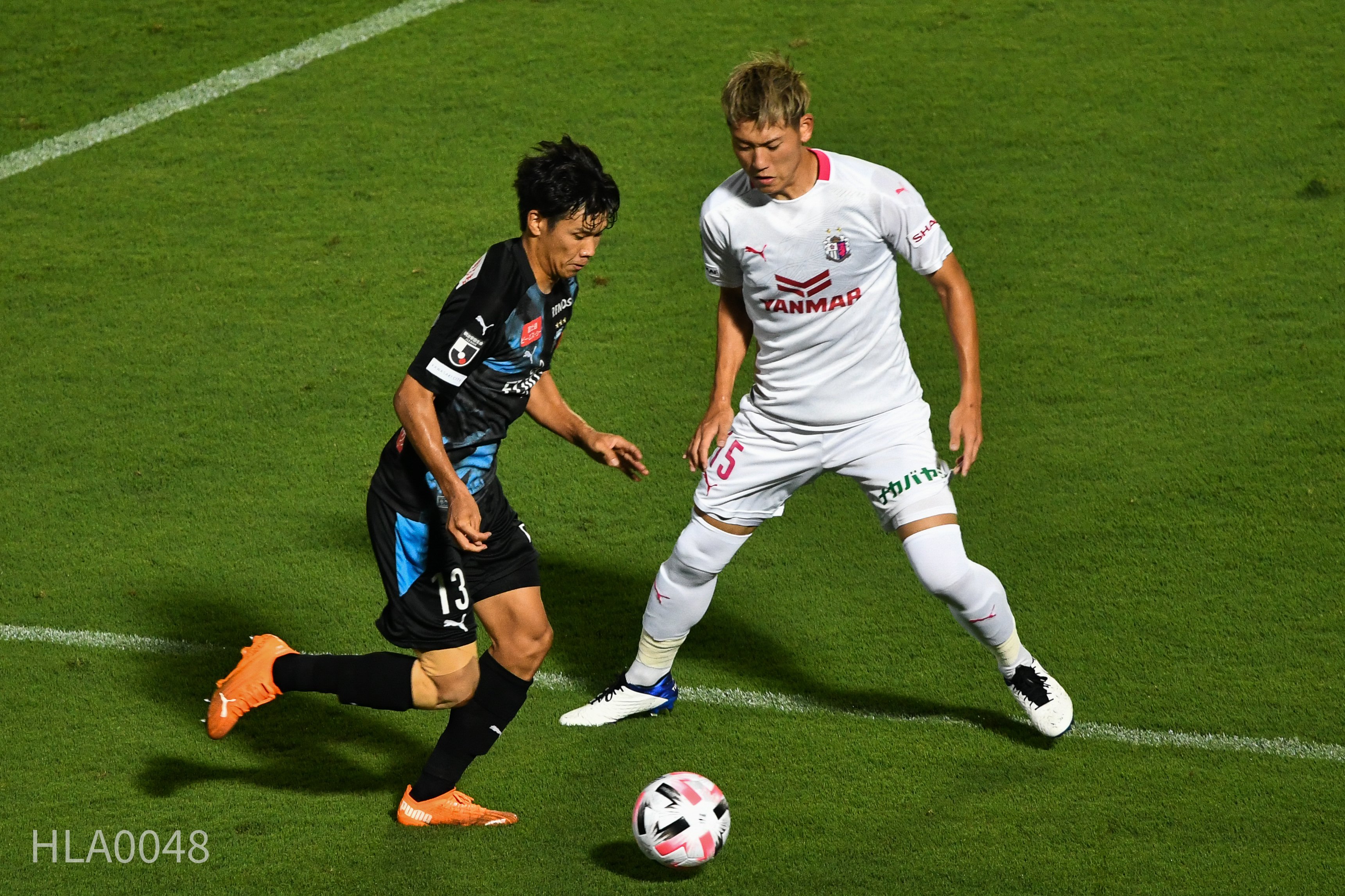 サッカー連続写真 左サイドの攻防 8月19日フロンターレ対セレッソ戦 Hla0048 Note