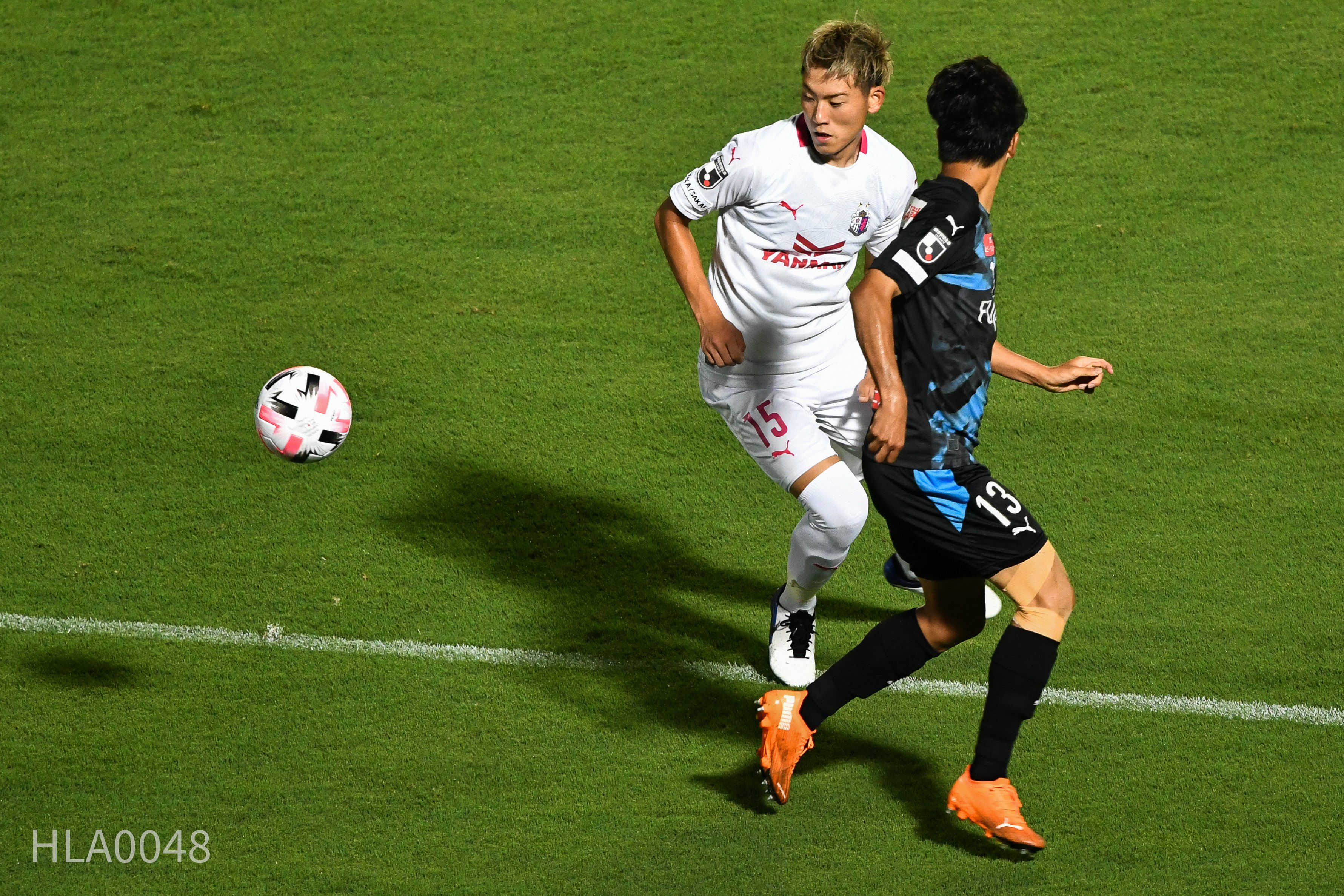 サッカー連続写真 左サイドの攻防 8月19日フロンターレ対セレッソ戦 Hla0048 Note