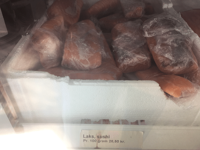 海外のSushi でお馴染みのサーモンも冷凍庫にいました。 画像8