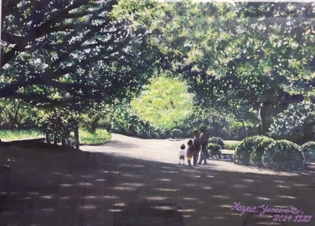 古城公園の風景です。見かけた家族をモデルに描きました。アクリル画材で制作。名前のサインは本名です。お店に飾ってあります(^^)/