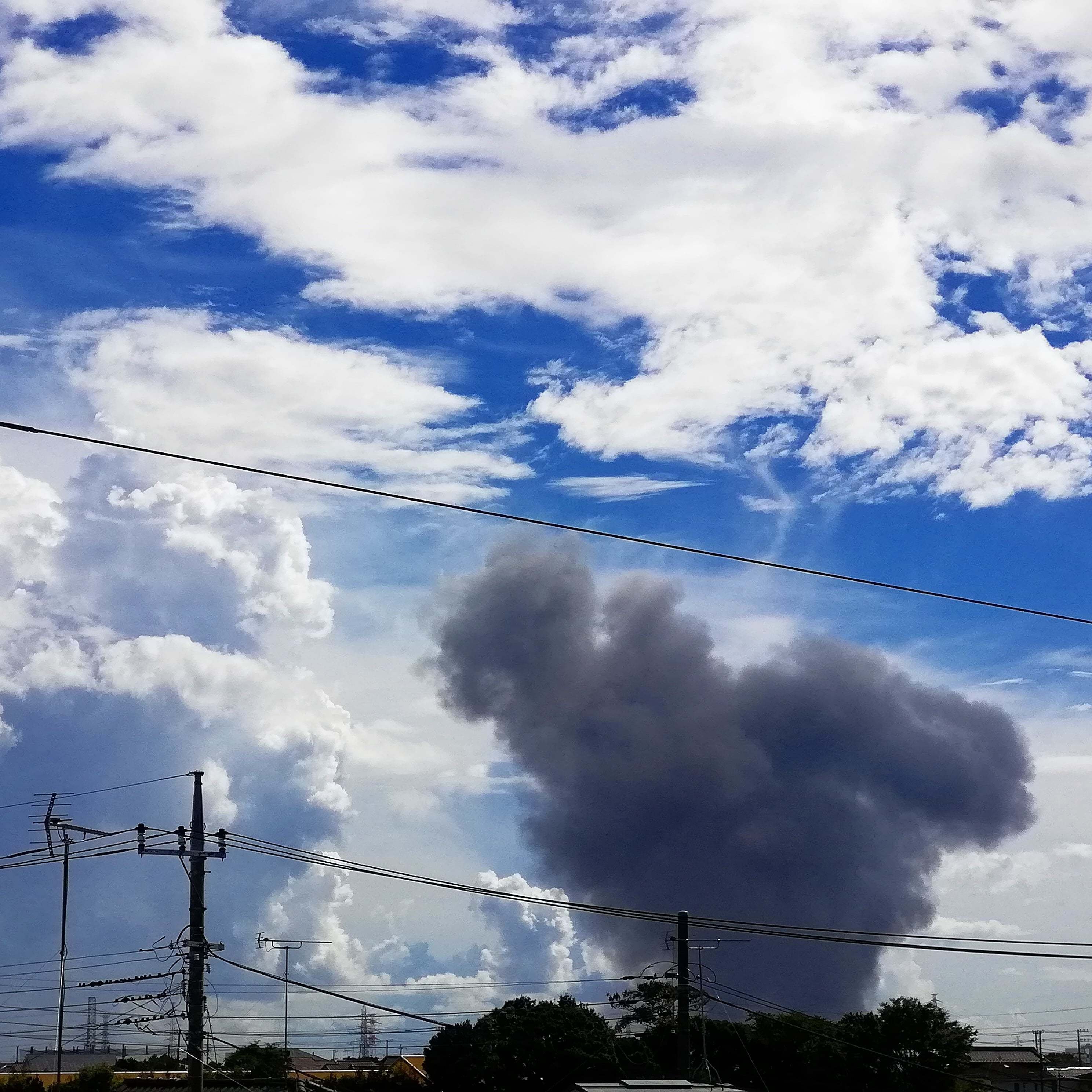 船橋で火事があったみたいです 真っ黒な雲かと思ったら巨大な黒煙でした 消雲堂 しょううんどう Note
