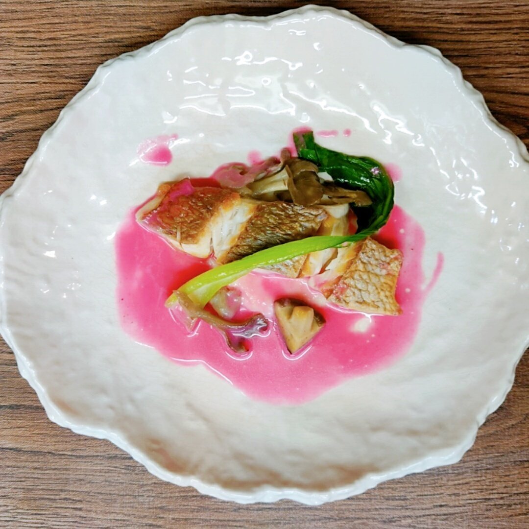 愛媛県産真鯛のポアレ ビーツのブールブランソース 修家大雄 レストラン ラ フェ Note