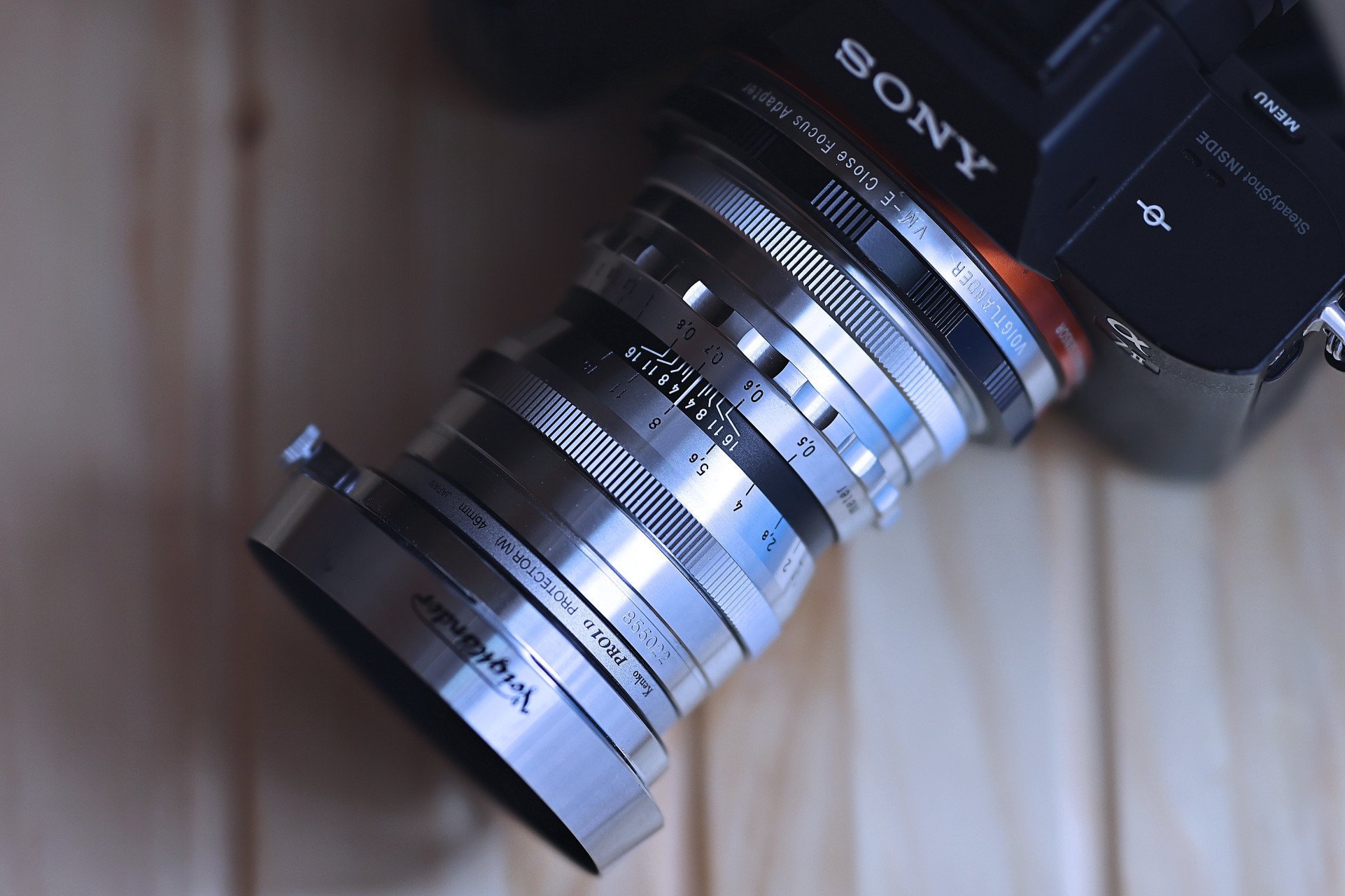 ハイライトとアンダーの世界を散歩。｜レンズ：フォクトレンダー