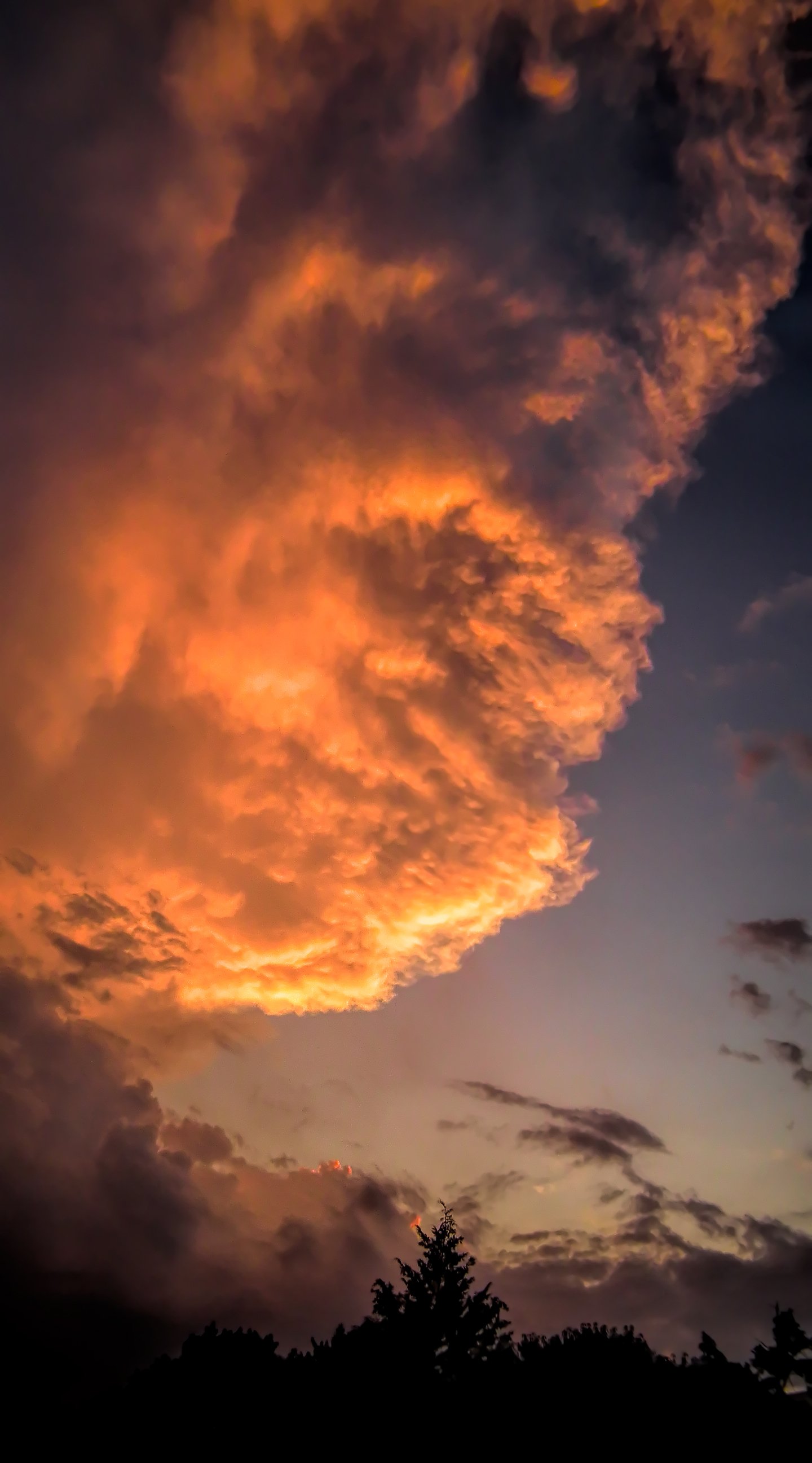 ちょっと怖い夕暮れの雲 カセットboy Note