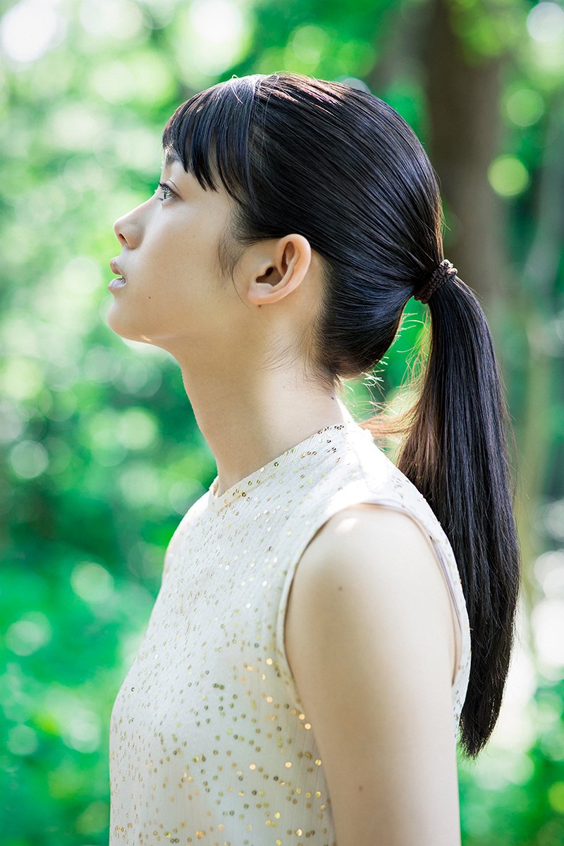 空を見上げる美少女の横顔 南琴奈 少女記録 編集長 運営人 Note