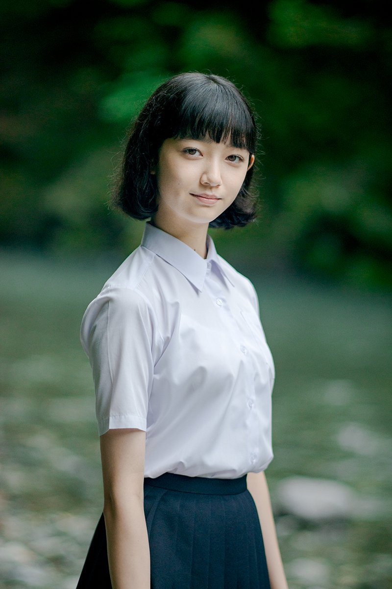 美少女が自然豊かな川で佇む風景 小宮山莉渚 少女記録 編集長 運営人 Note