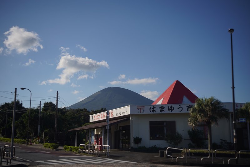 雲のかからない八丈富士は結構珍しい。ここはいつも台風映像の中継ポイント。