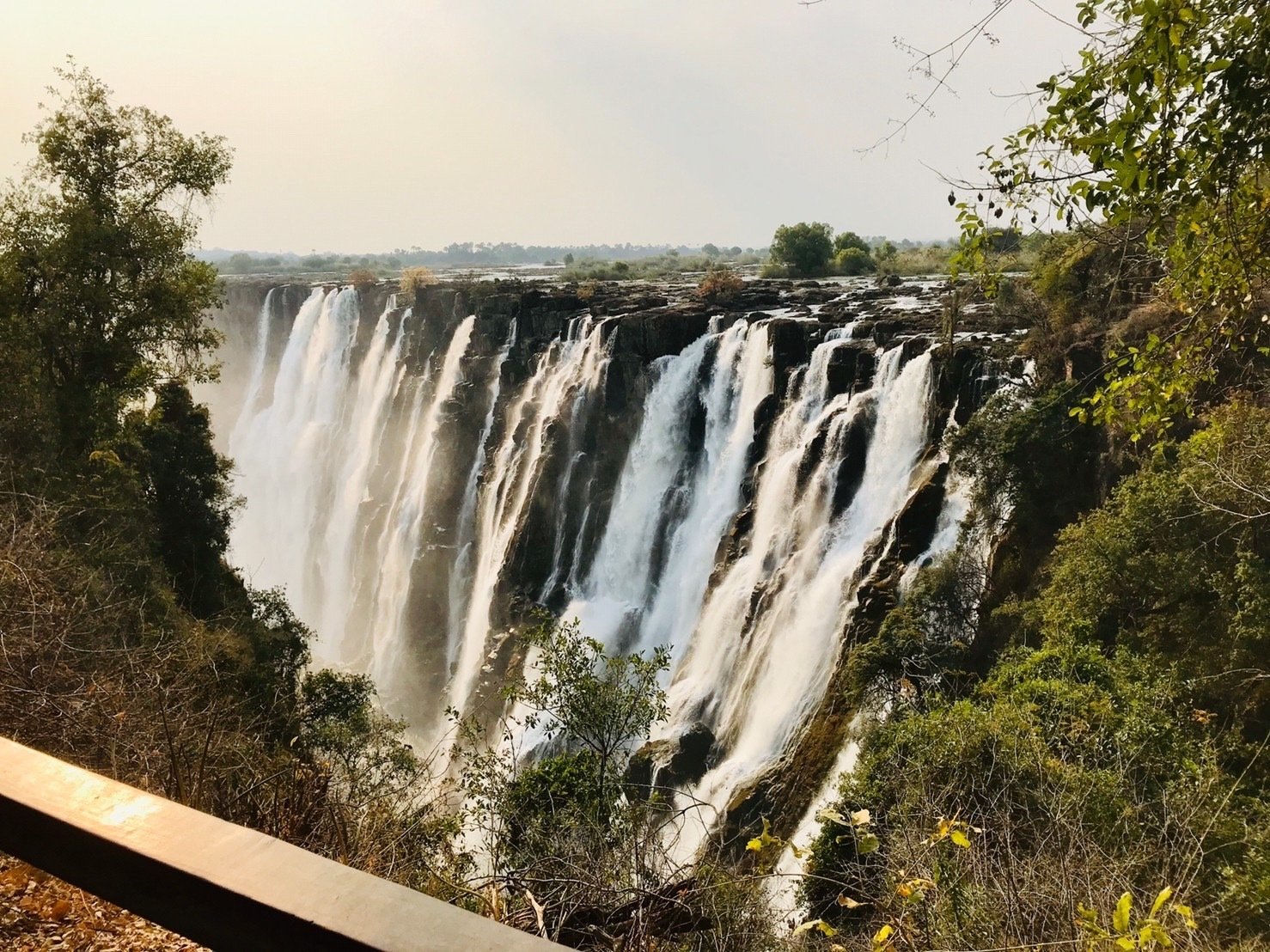 ザンビア随一の観光地 世界遺産 ビクトリアの滝 世界三大瀑布の一つです ねこinザンビア Note