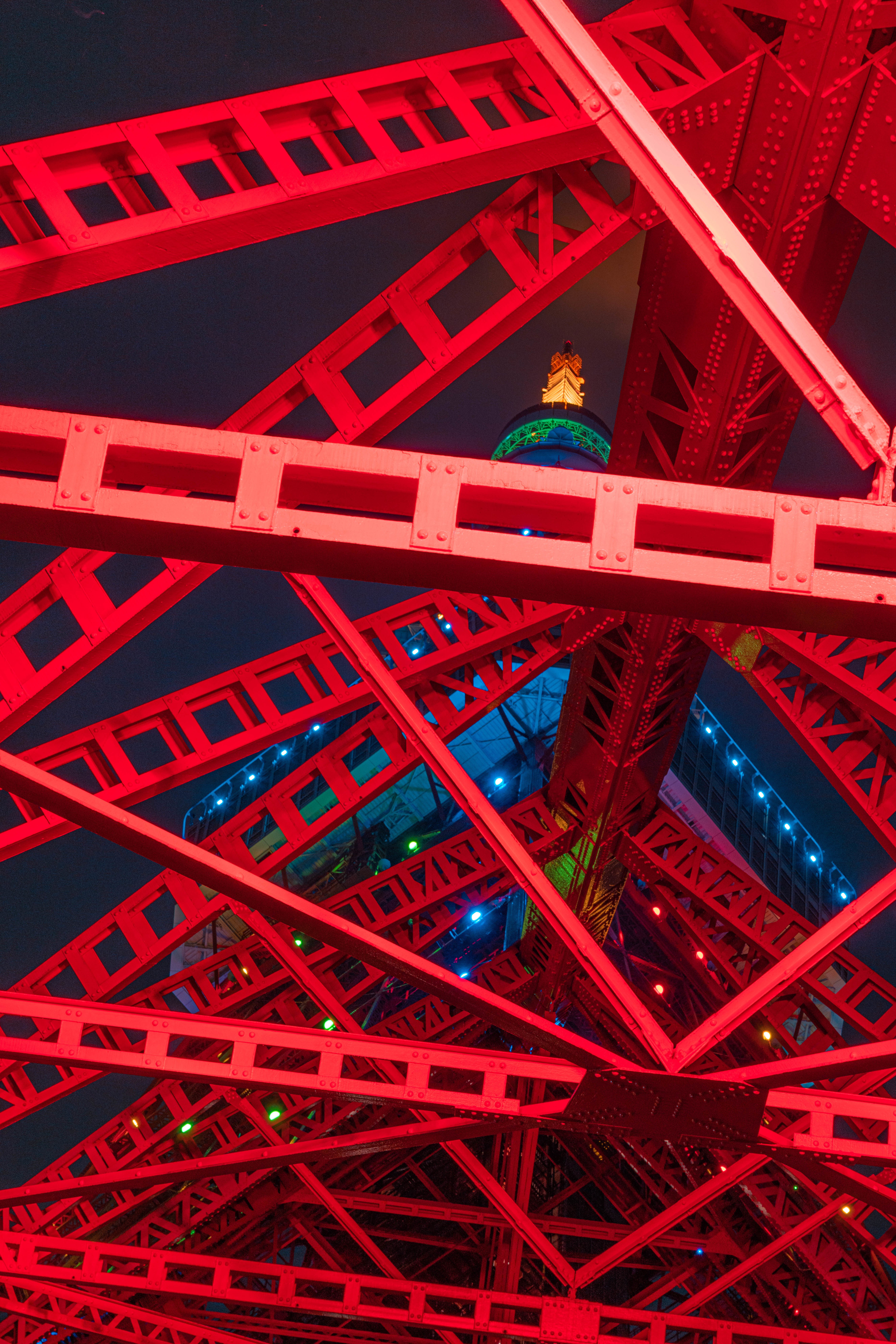 東京タワーは真下から見てほしい｜O太郎│urban photographer