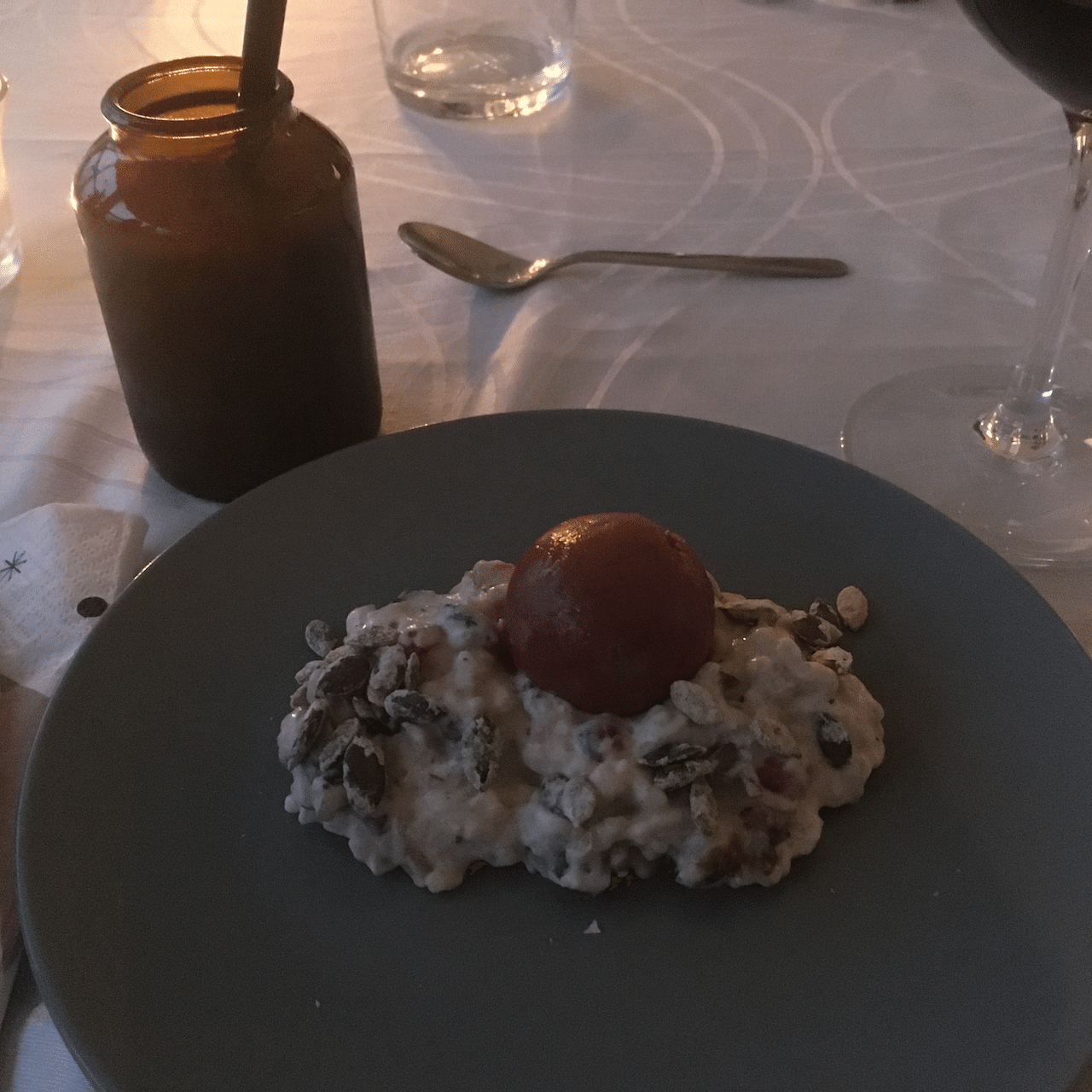 そして最後はライスプディングのデザート。イギリスのライスプティングと違いデンマークのライスプディングはとても美味しい。一緒に出された薬瓶のようなものに入っている飲み物は生ストロベリージュースでした。 画像8