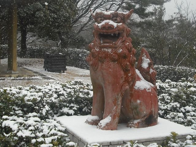 石垣島 に積もる雪 実は愛知県のリトルワールドに展示される石垣島 伝統家屋です びぶ Note