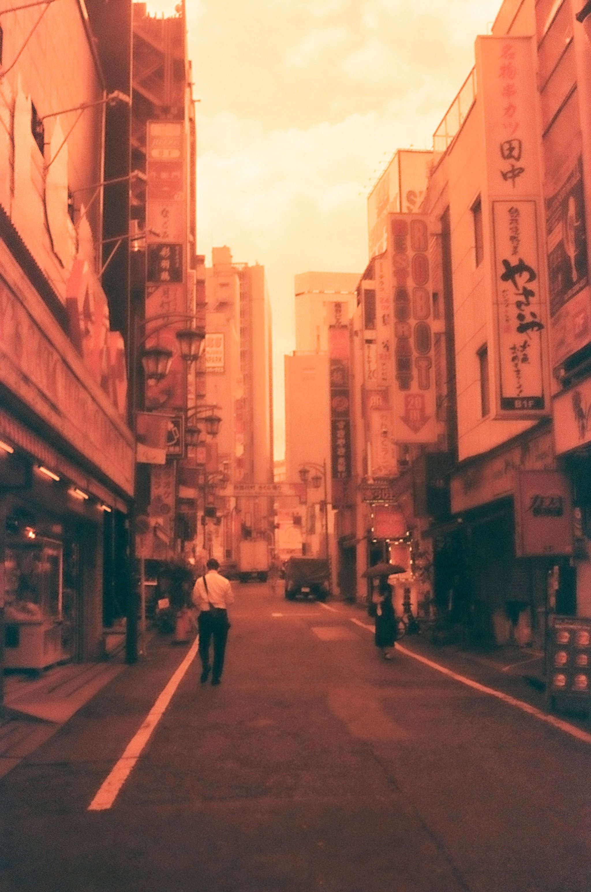 新宿歌舞伎町 ローライ35フィルムカメラ 野洲英仁 Note 新宿歌舞伎町 ローライ35フィルムカメラ 野洲英仁 Note