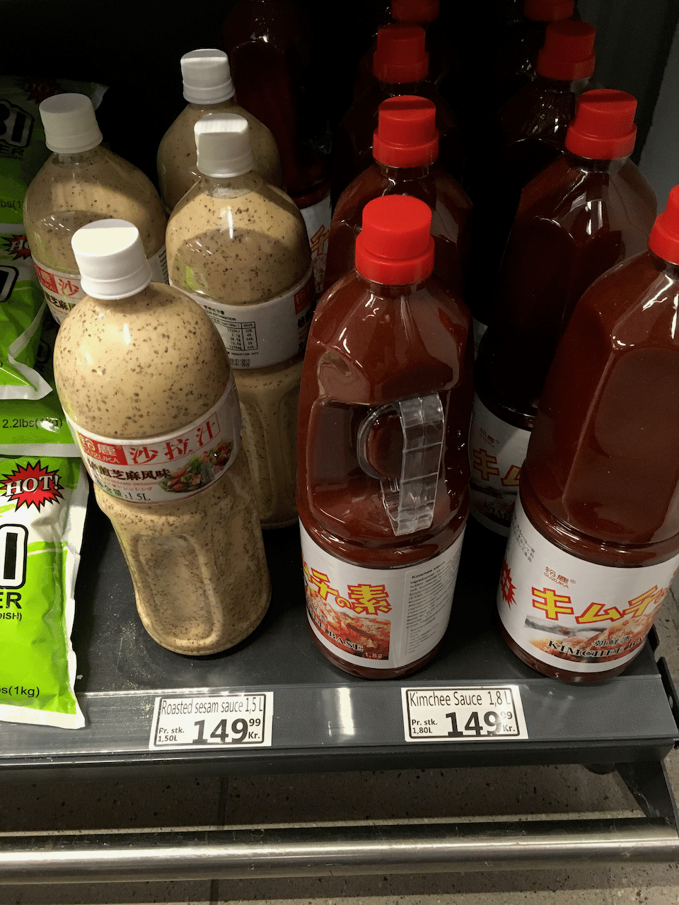 中国ブランドの業務用胡麻ドレなら、ちょっと安くなりますが、それでもちょっと高い。でも、アジア食材店で胡麻ドレを購入しているデンマーク人をちらほら見かけるので、人気があるのかもっ。 画像4