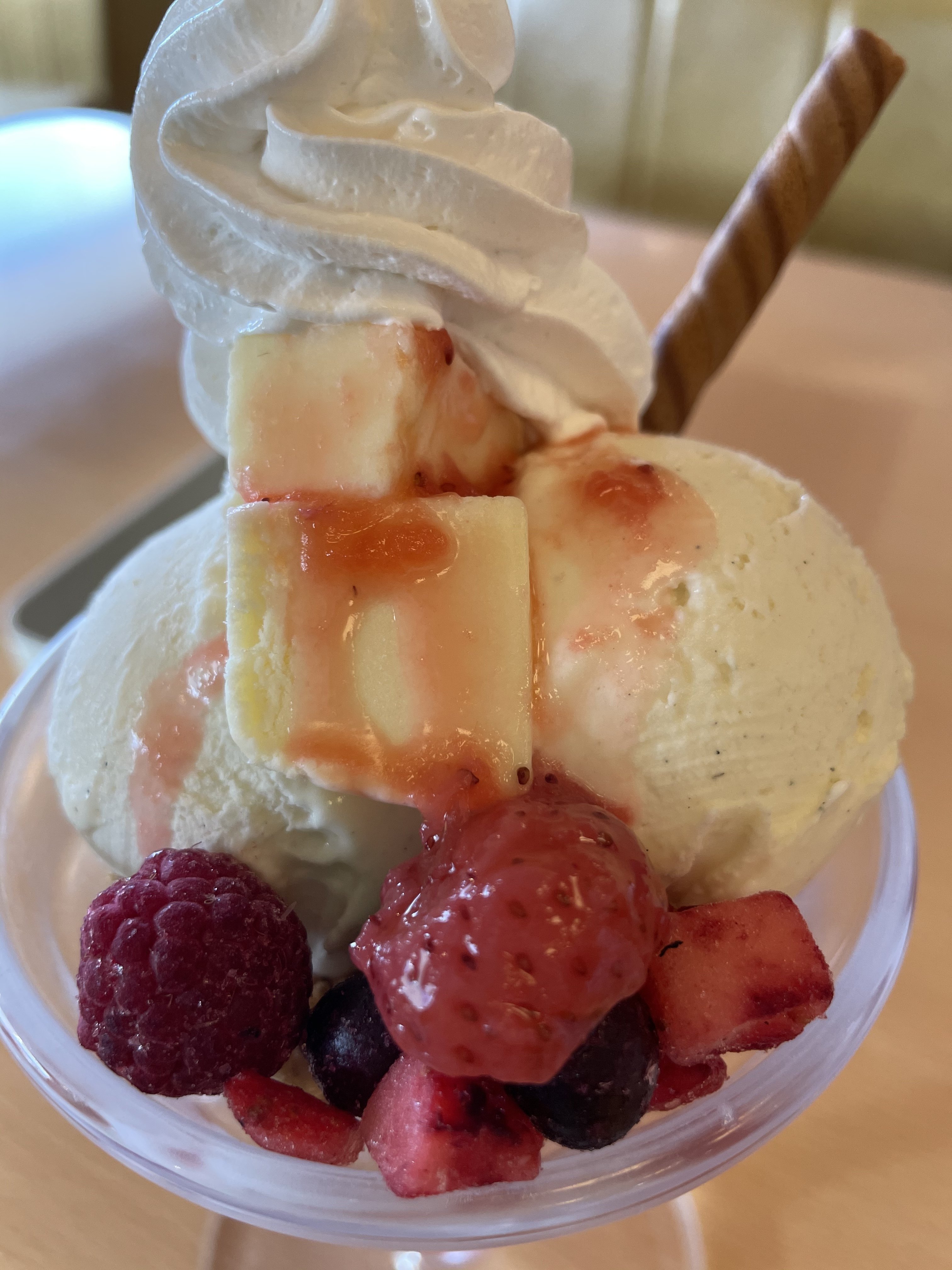 イチゴチーズケーキパフェ Mackey Note