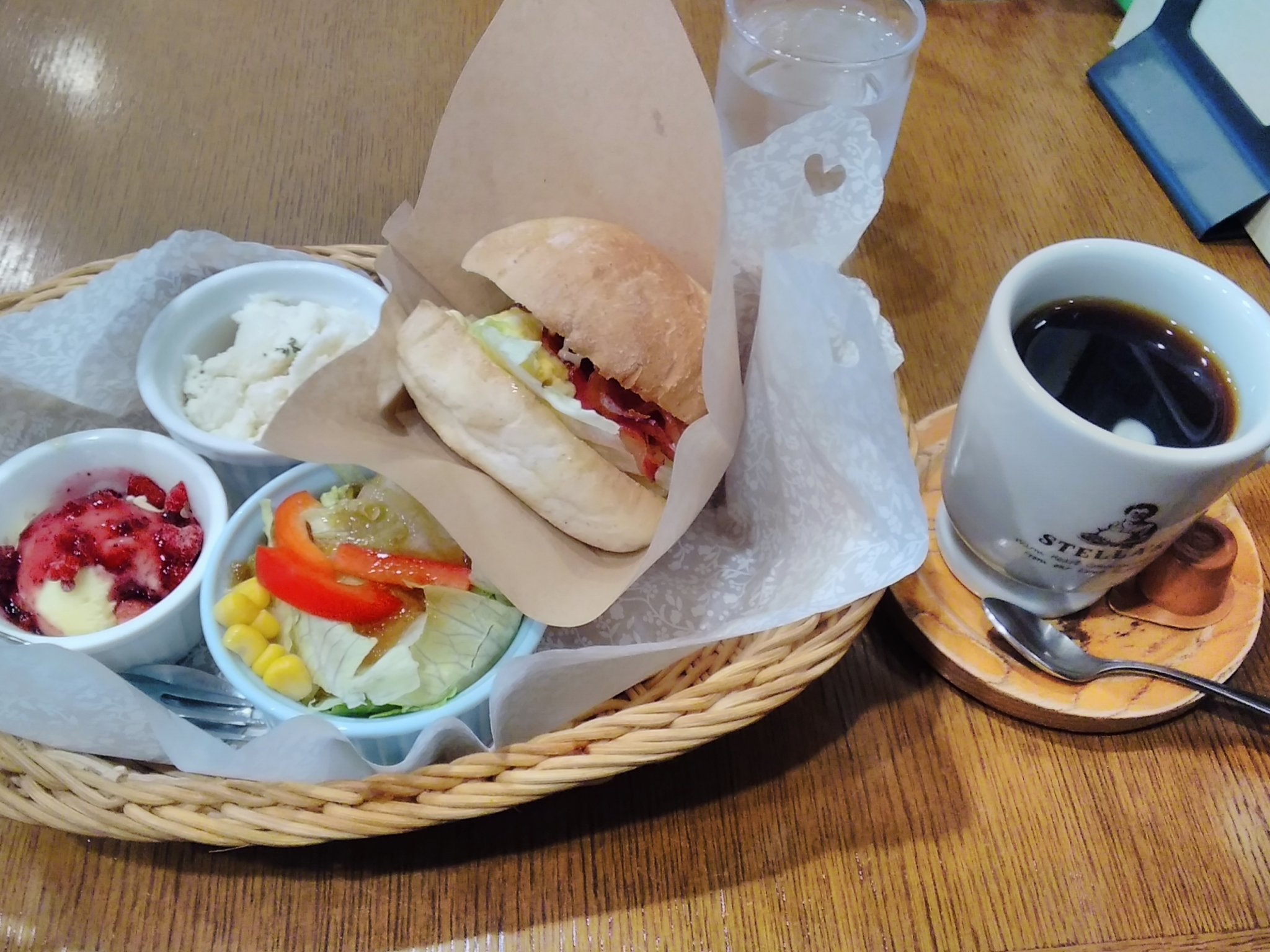 Jr松山駅のカフェでモーニング セット Huban Note Jr松山駅のカフェでモーニング セット Huban Note