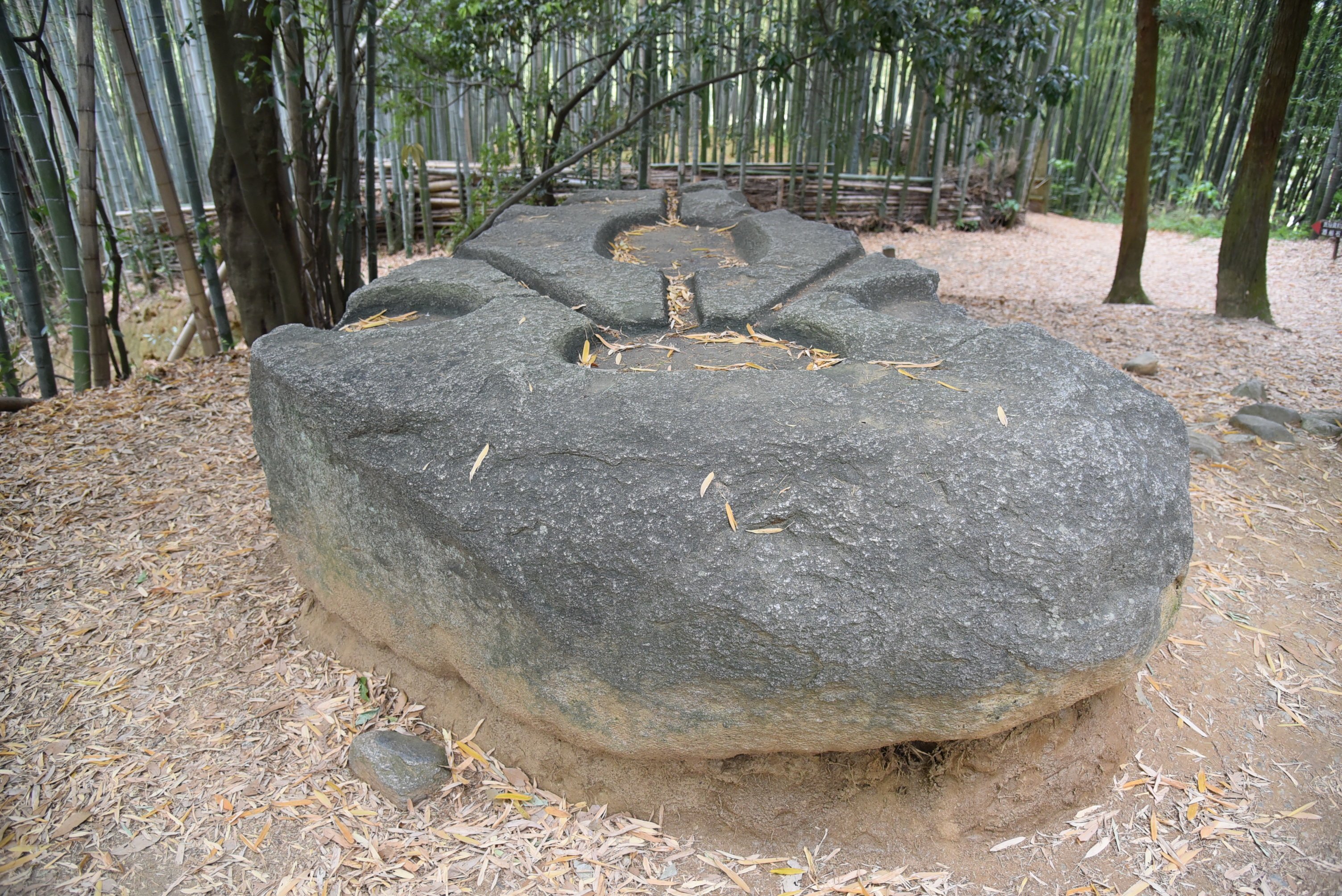 飛鳥 酒船石・亀形石造物・ミロク石 Photograph｜ART AND MOVIE