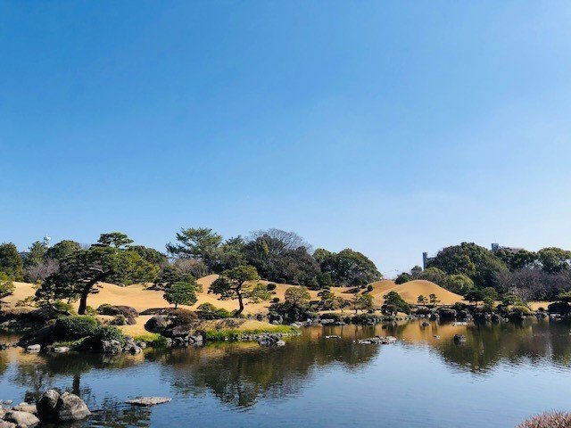 こんにちは、あかりです。今回は、熊本城に続く、熊本の観光地・水前寺成趣園について紹介します。地元民からは、「水前寺公園（すいぜんじこうえん）と呼ばれています。