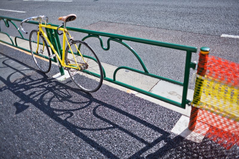 　降車バス停の手前で発見した。