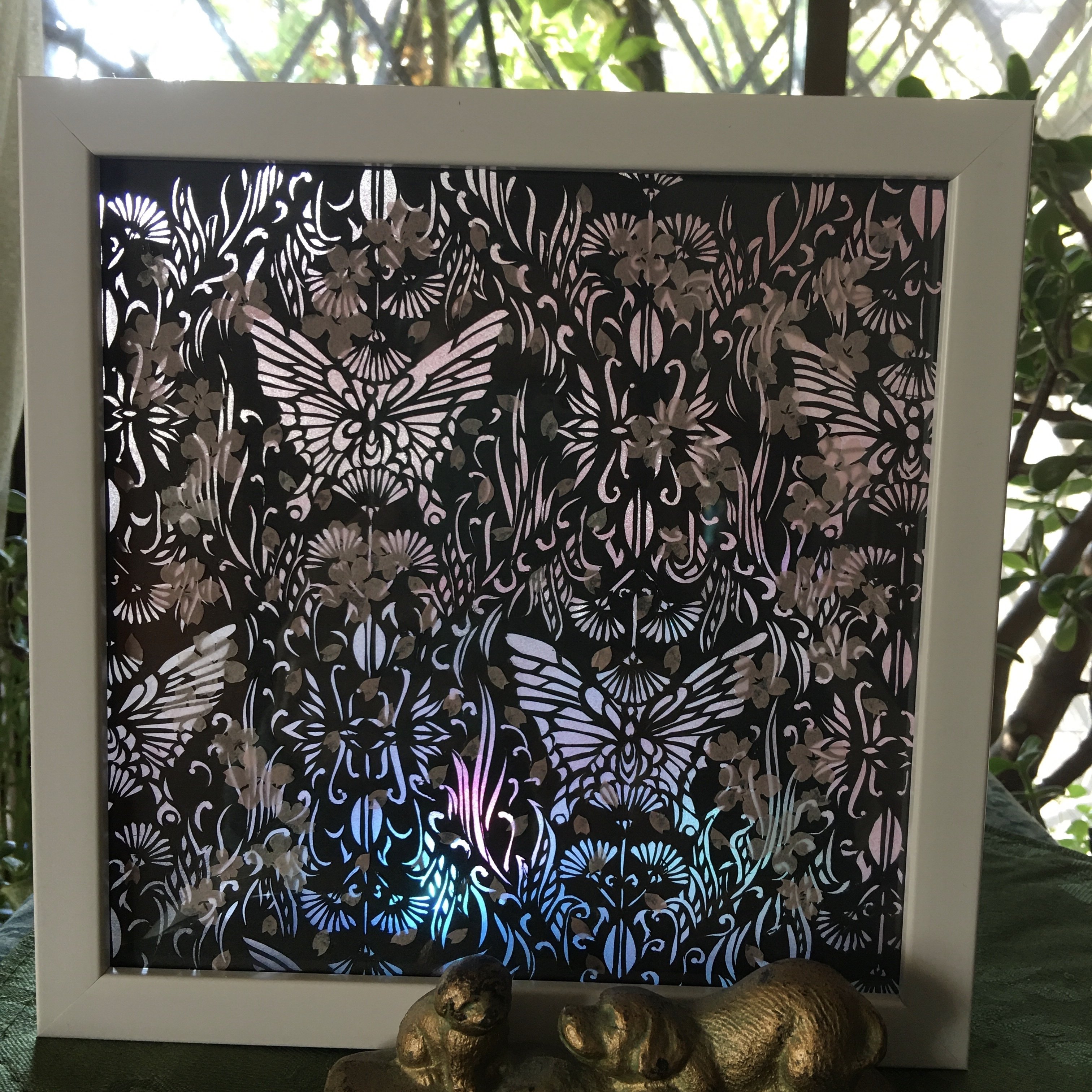 切り絵アート 桜舞う蝶と草花 黒地 Frau Schnitt Note