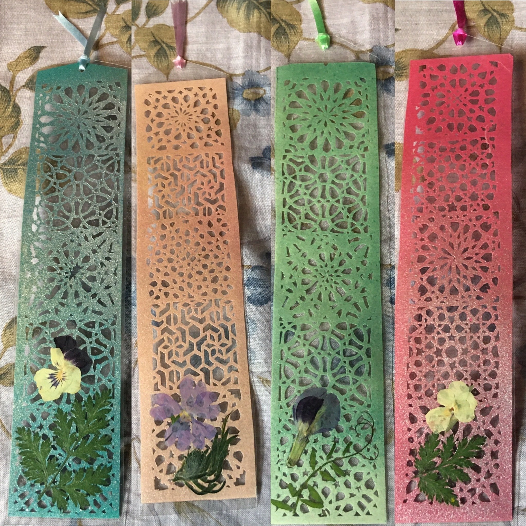 切り花アート イスラム模様と春の押し花栞 Frau Schnitt Note 切り花アート イスラム模様と春の押し花栞 Frau Schnitt Note