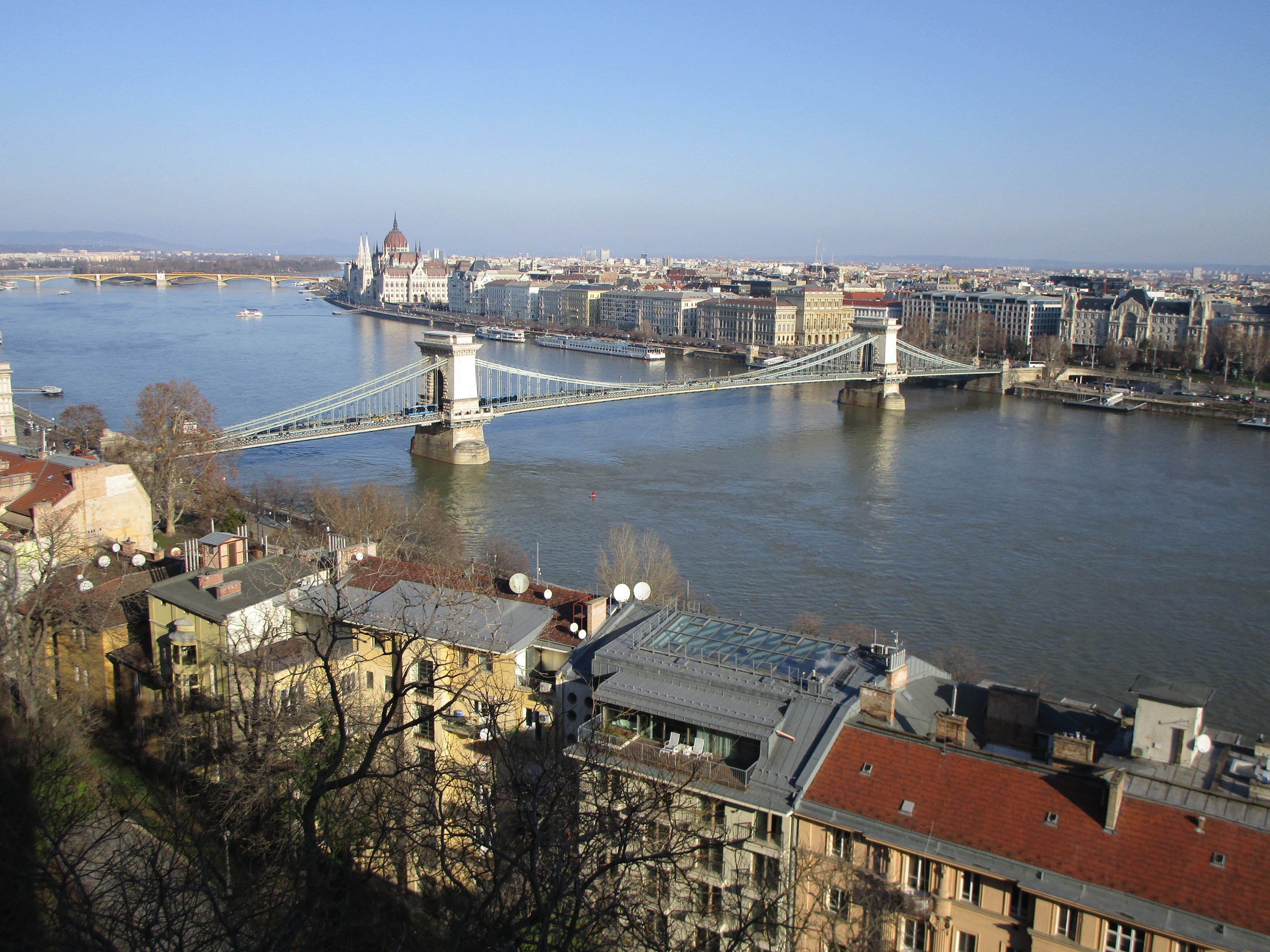 今日の一枚 ハンガリー ブタペストのブダの丘からドナウ川を見る 世界５０か国を旅した旅人takae Note