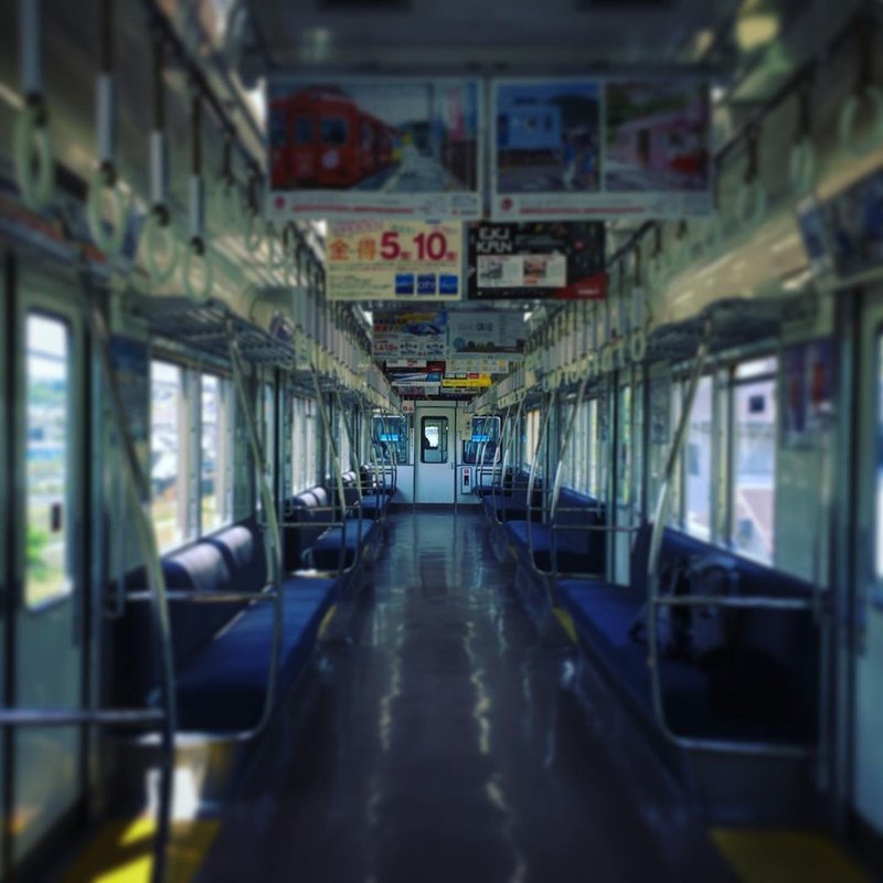 Tokyo 2nd lockdown day (103)　うららかな春の日を無人電車が走る