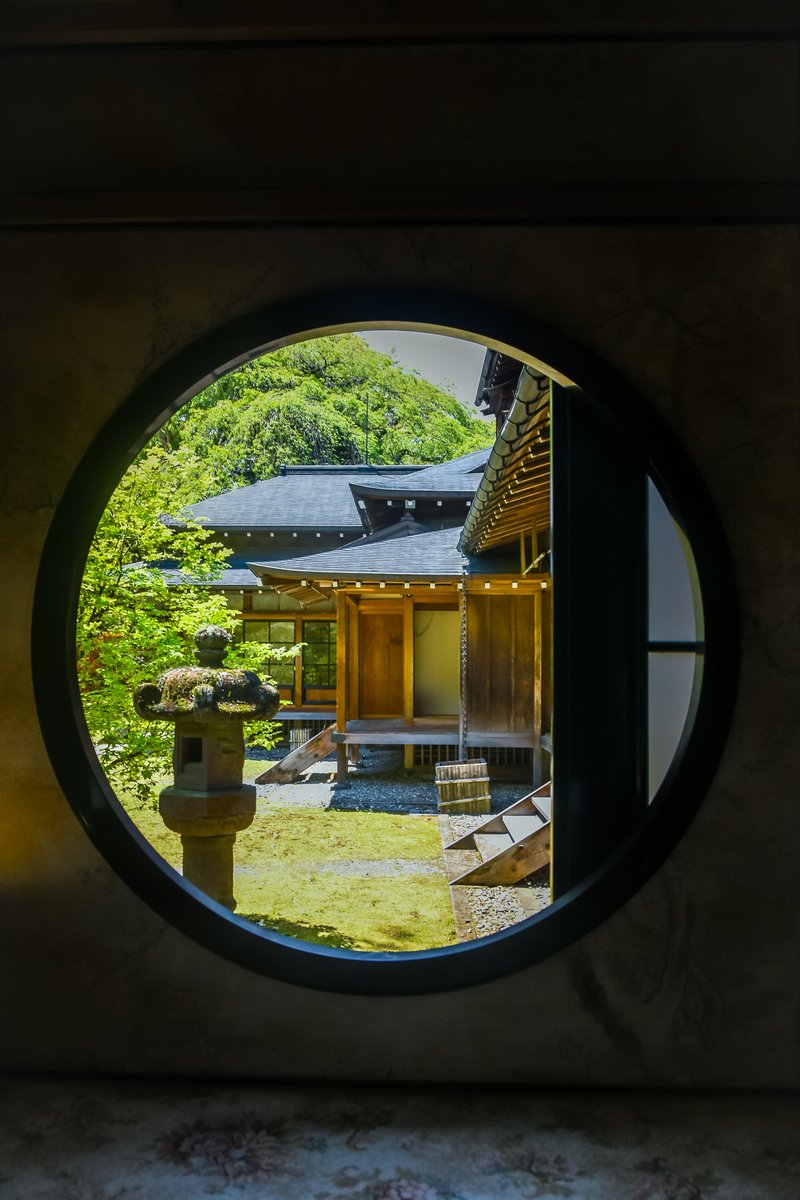 世界の数ある”窓”の手法の中でも，吉野窓は最もエレガントと思います．