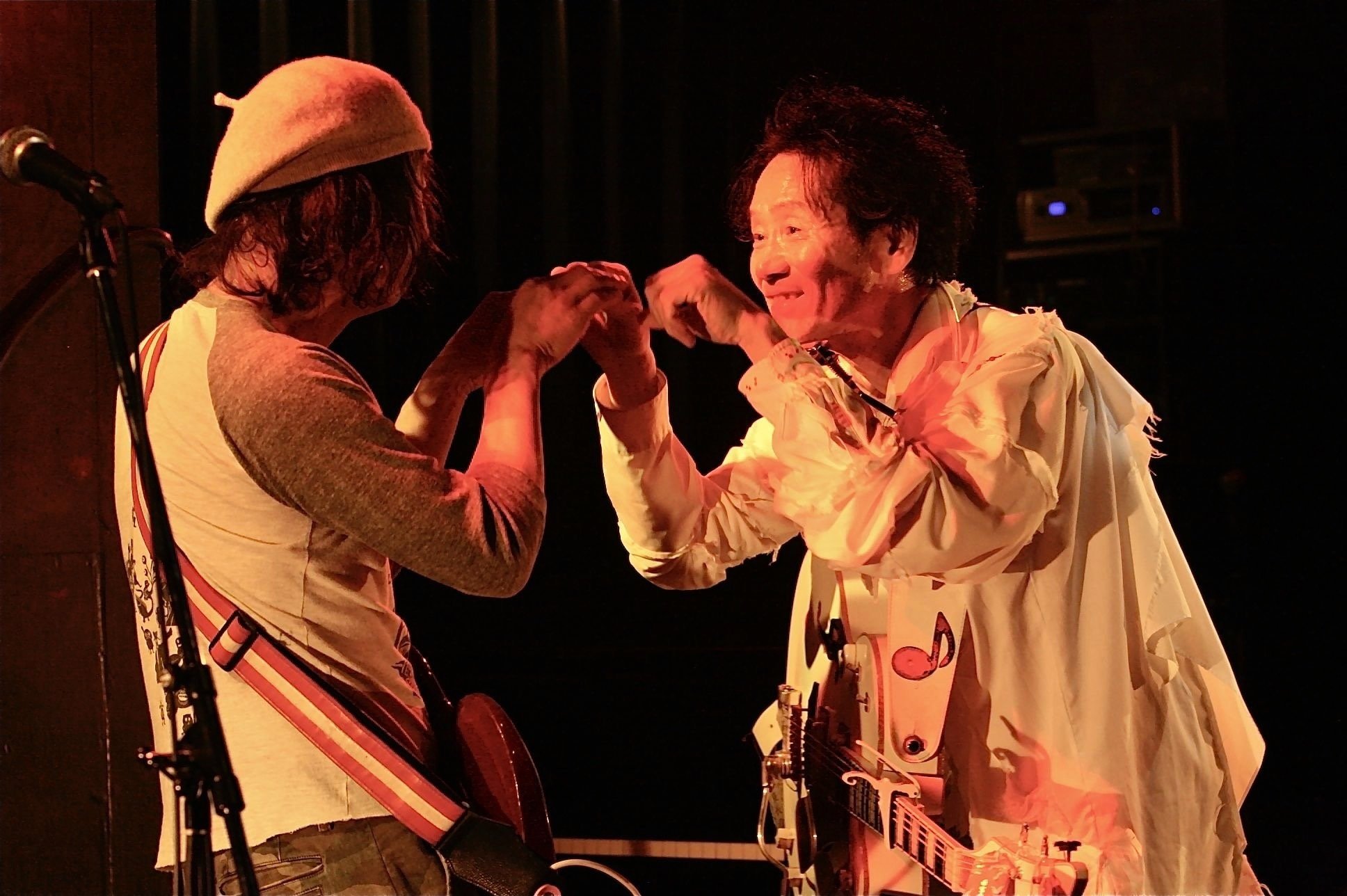 遠藤賢司 エレクトリック・エンジン 2007 エンケンの生ギターを江頭2：50が破壊した！！！伝説のライブが