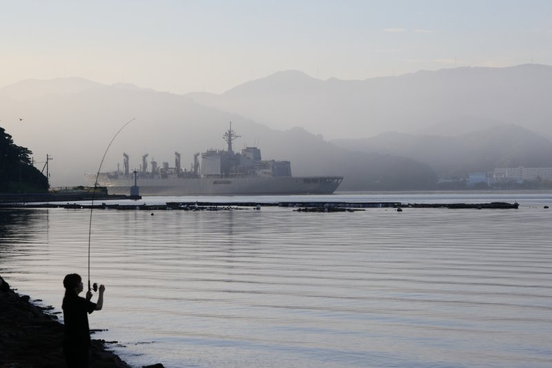 海上自衛隊　補給艦（全長221m)を釣り上げたようですｗ