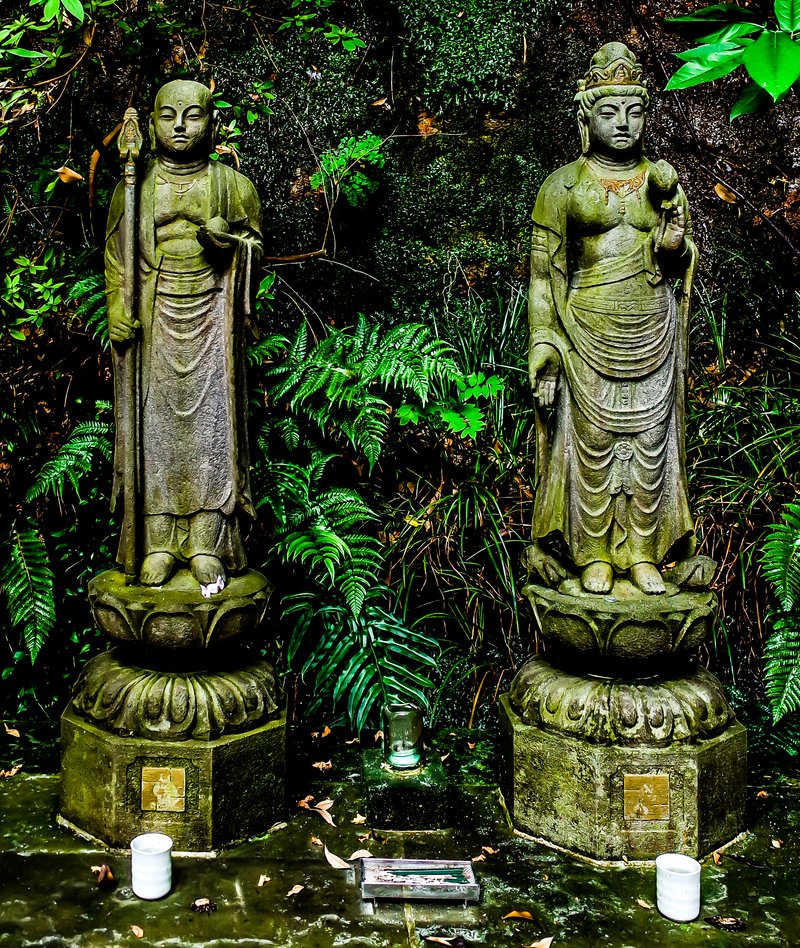 Statues of Kuukai & Kanzeon Bodhisattva (空海像と観世音菩薩立像) @ Todoroki_Fudooson (等々力不動尊), Todoroki_Keikoku (Ravine), Tokyo.