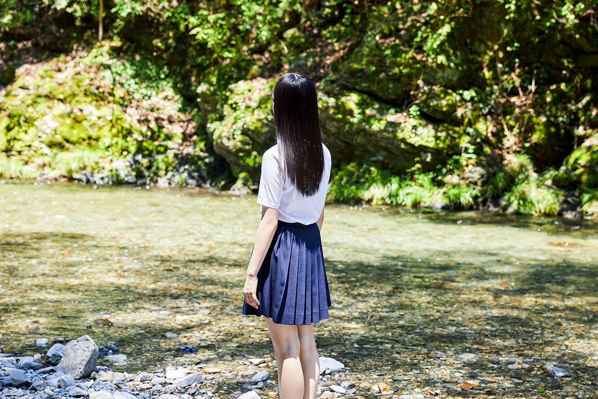 美少女が自然豊かな川原に佇む風景 少女記録 編集長 運営人 Note