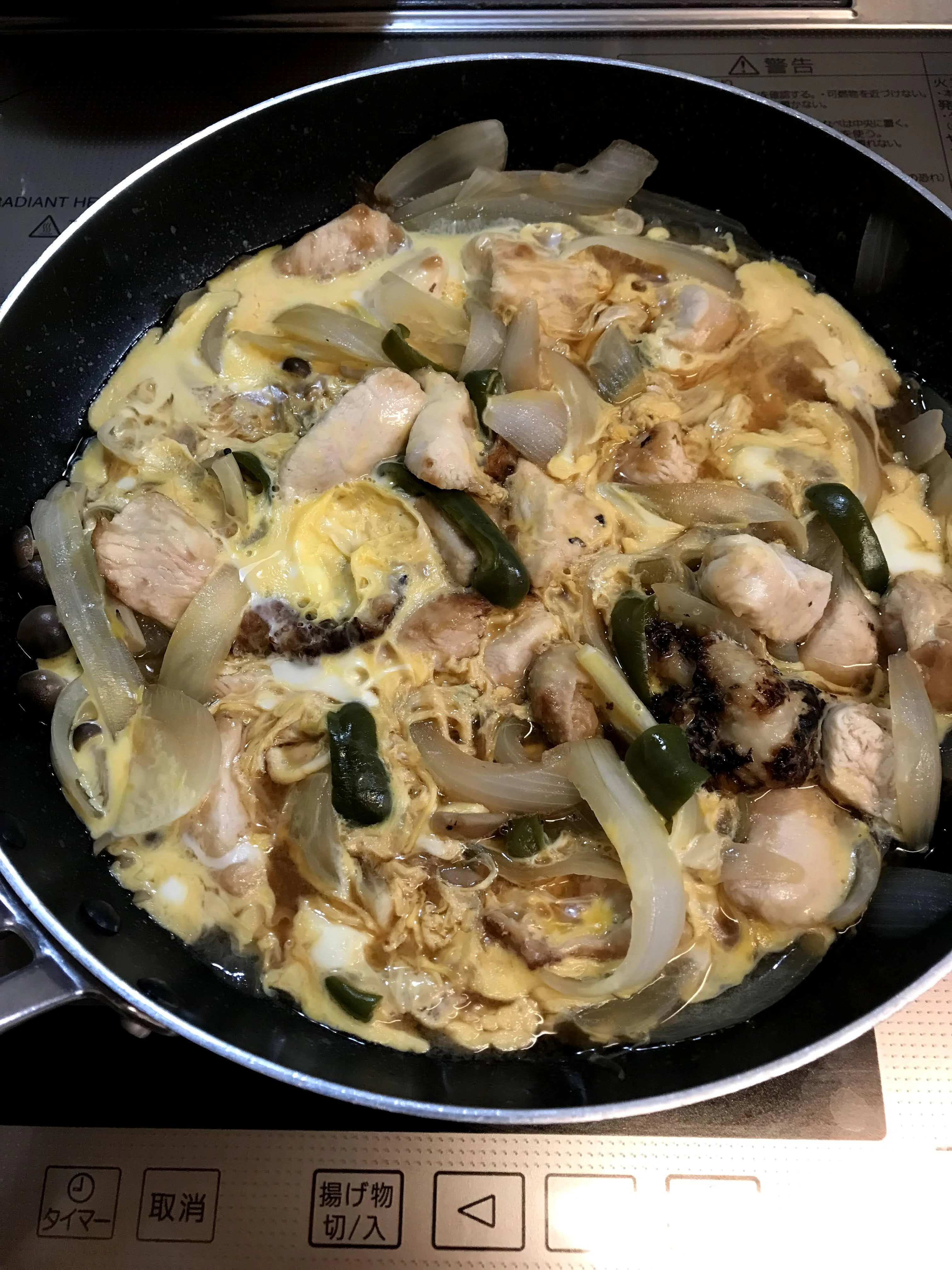 高齢の両親へのおかずづくり 9月3日 金 親子丼 鶏肉 玉ねぎ ピーマン しめじを 調味料 めんつゆ 砂糖 で煮ました ベルビュー Note