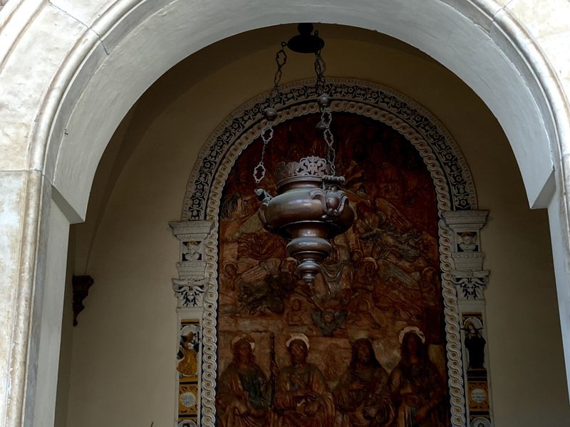 ガリレオのランプ: かつてピサの大聖堂にあったこのランプの揺れを見てガリレオ・ガリレイは振り子の等時性を発見したと言われています。ガリレオの後輩（？）がノーベル賞を取りました。続きは明日。