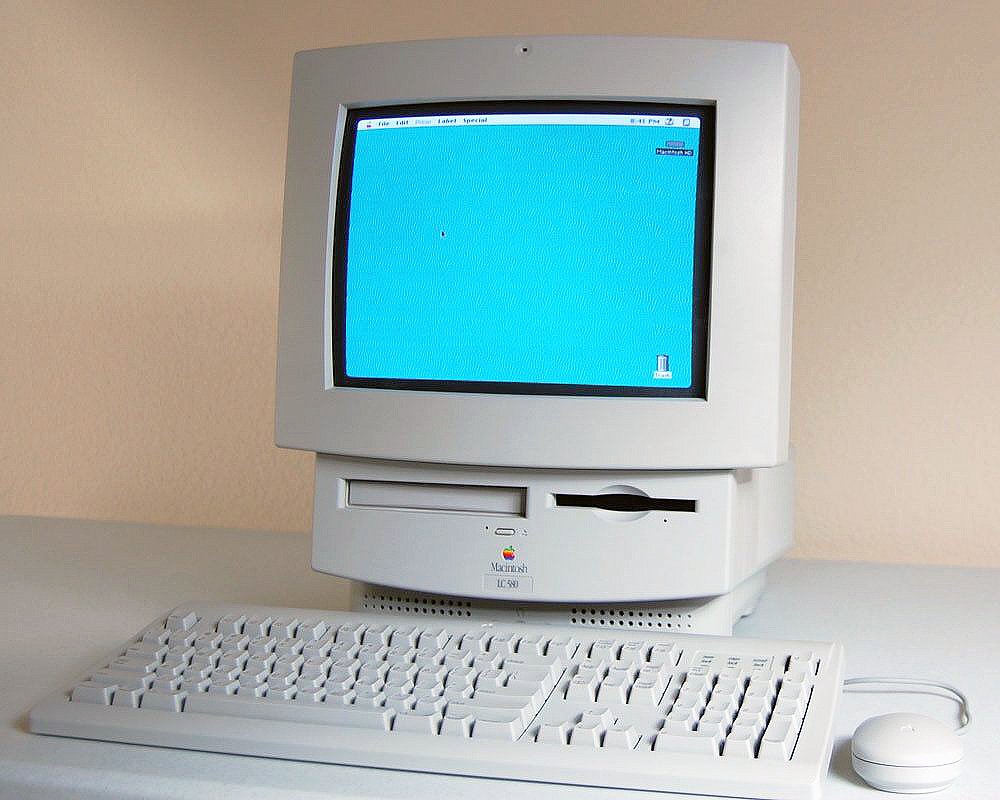 スティーブ・ジョブズ氏が使用していたMacintosh SEがBonhamsの