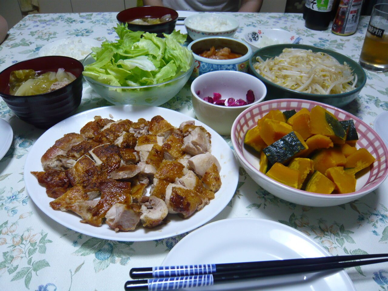 今日のばｂ晩御飯 キャベツと肉団子のスープ 鶏モモ肉のパリパリ焼き かぼちゃの煮物 水野かつひこ Note