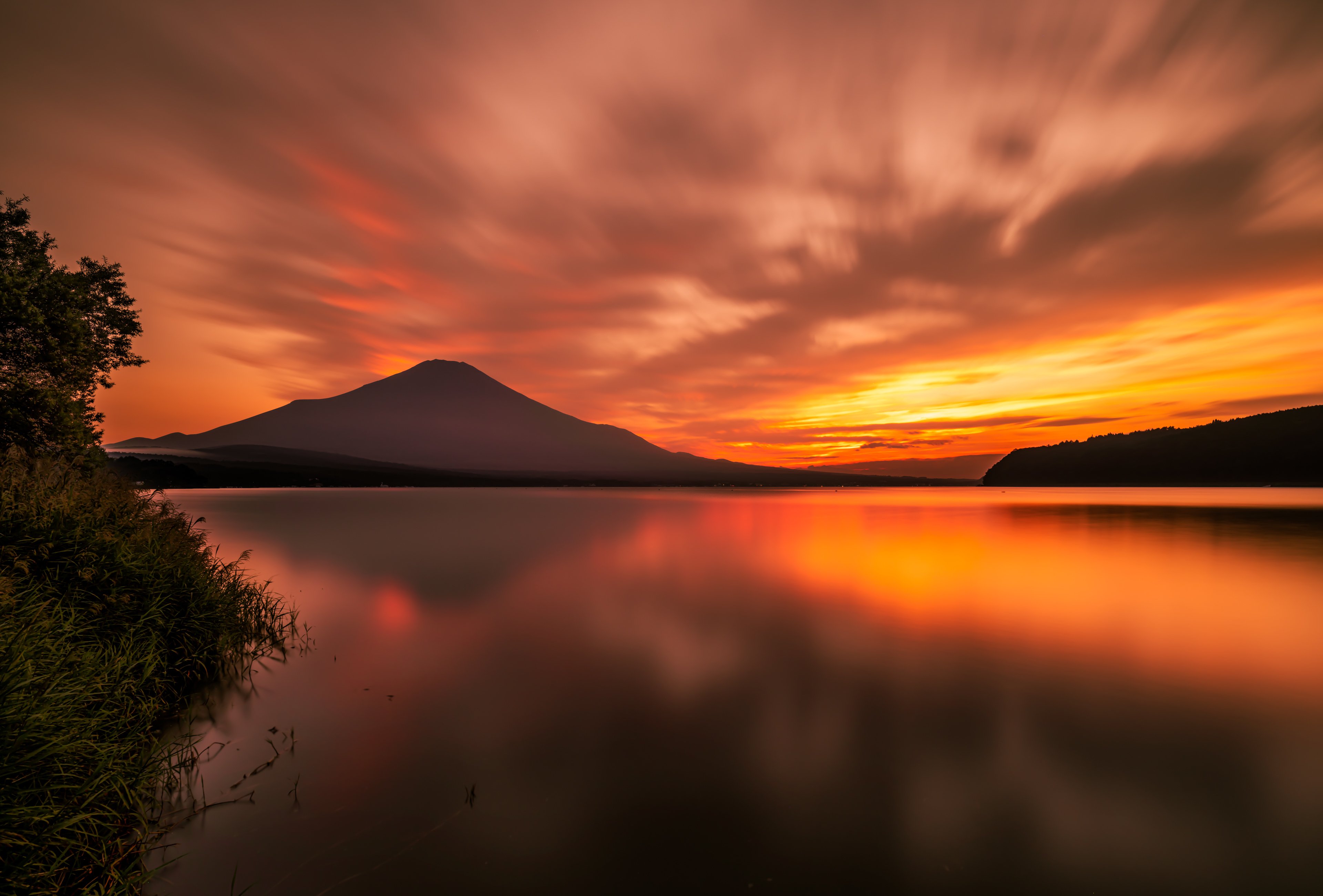 夕焼け空と富士山 山中湖｜TAKU