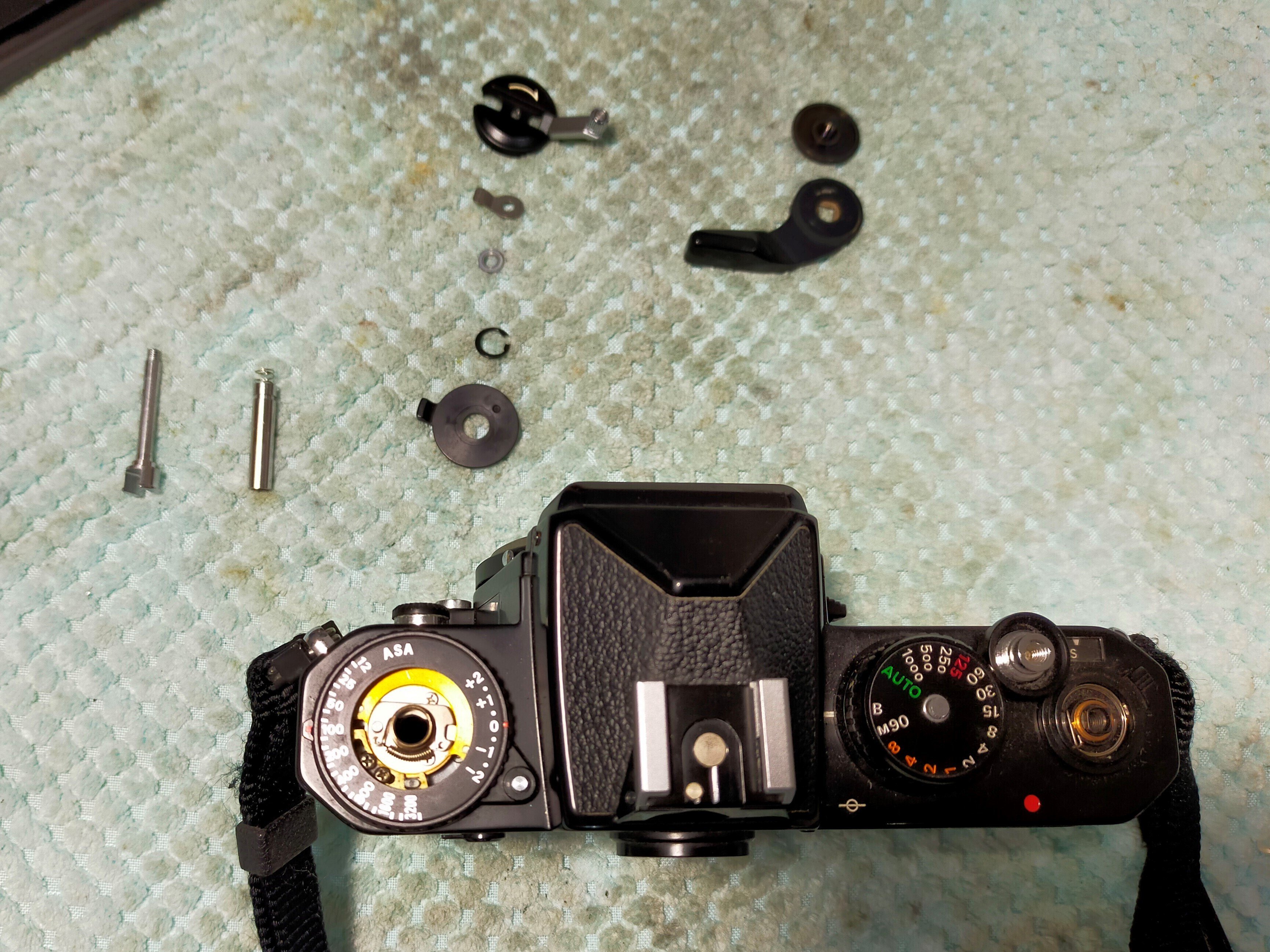 Nikon Feの分解｜フィルムカメラ修理のアクアカメラ