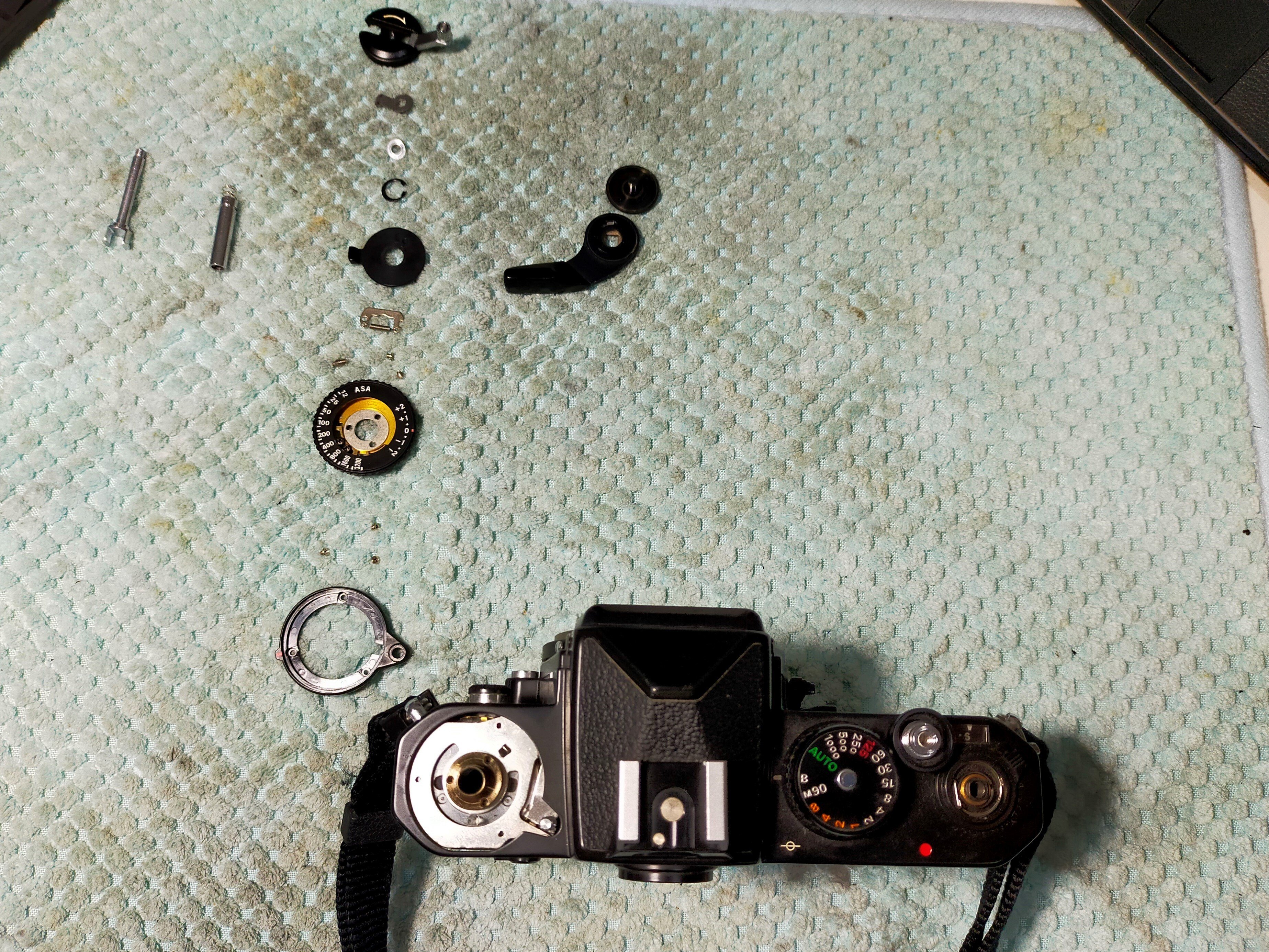 Nikon Feの分解｜フィルムカメラ修理のアクアカメラ