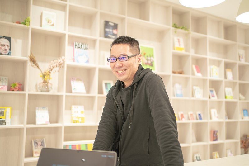画像:微笑みながら話す坂本さん
