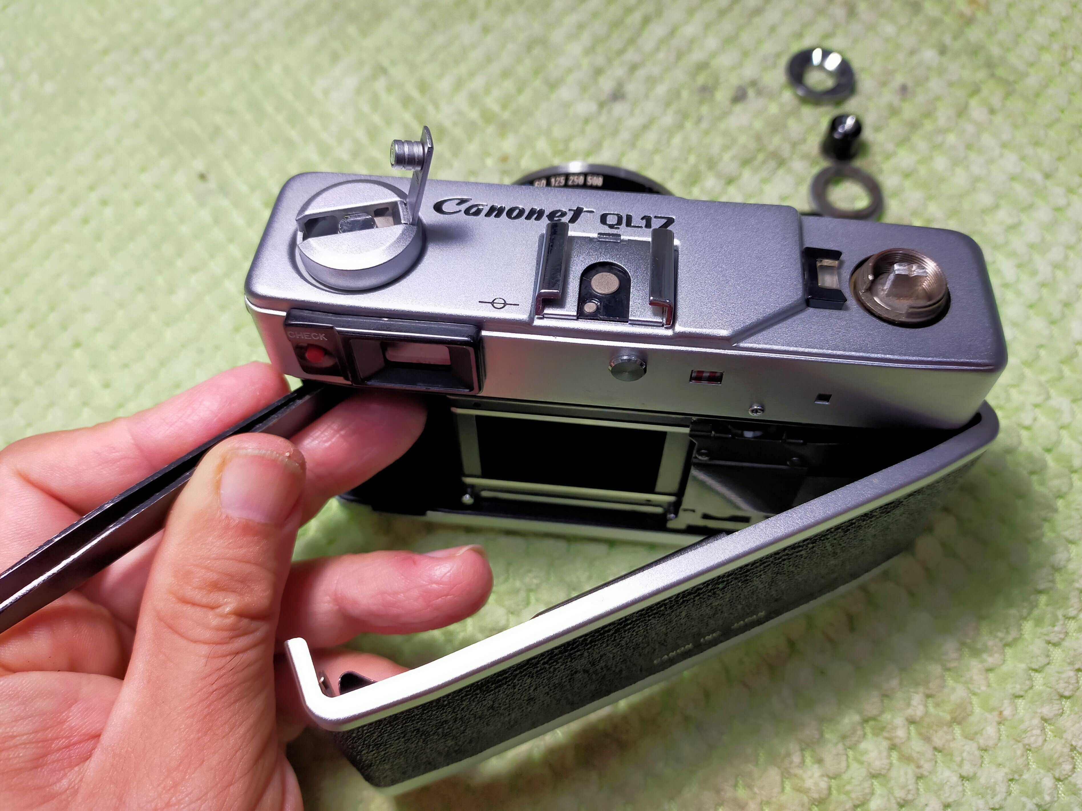 Canon New Canonet QL17の分解｜フィルムカメラ修理のアクアカメラ